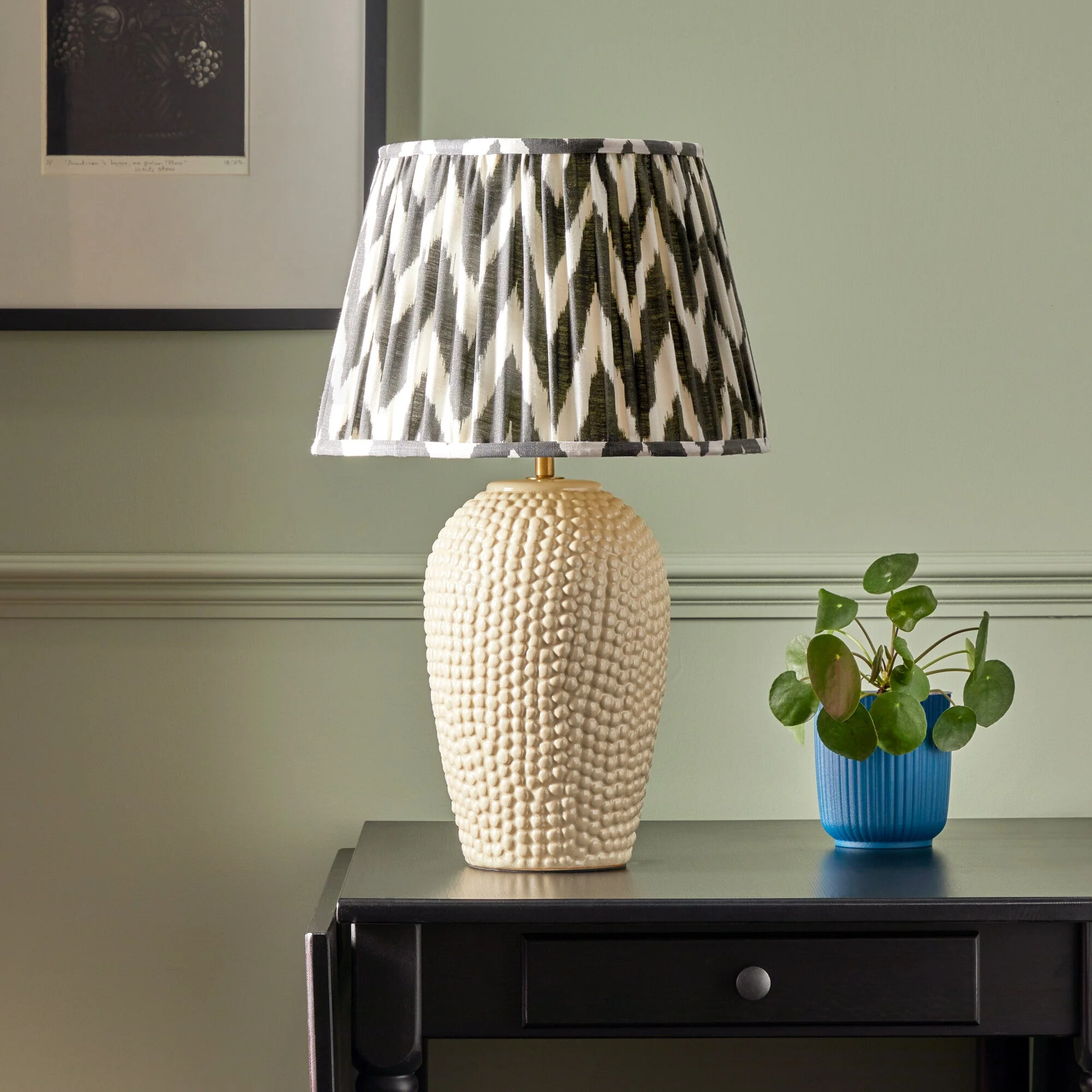 Cowrie table lamp in stone ceramic - Image 6