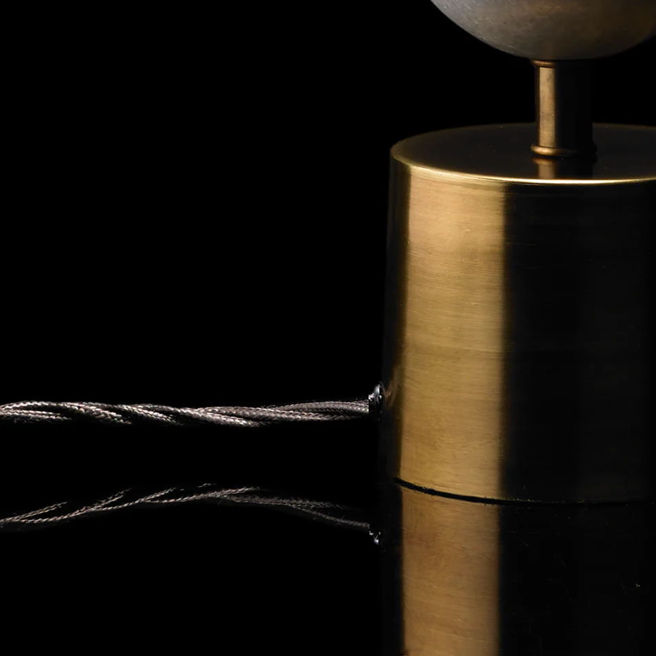 Crescent table lamp in white marble - Image 4