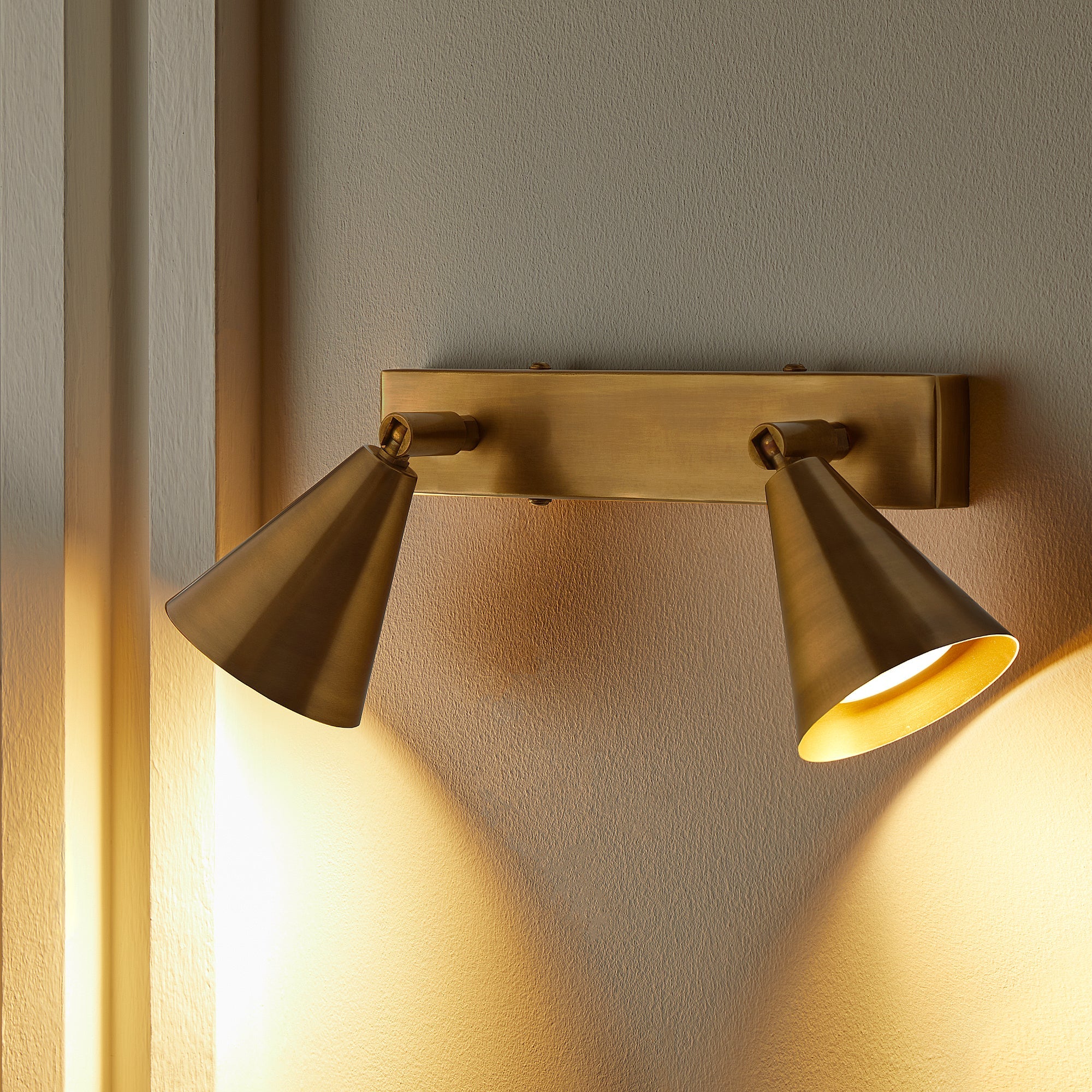 Crick double spotlight in antiqued brass - Image 5