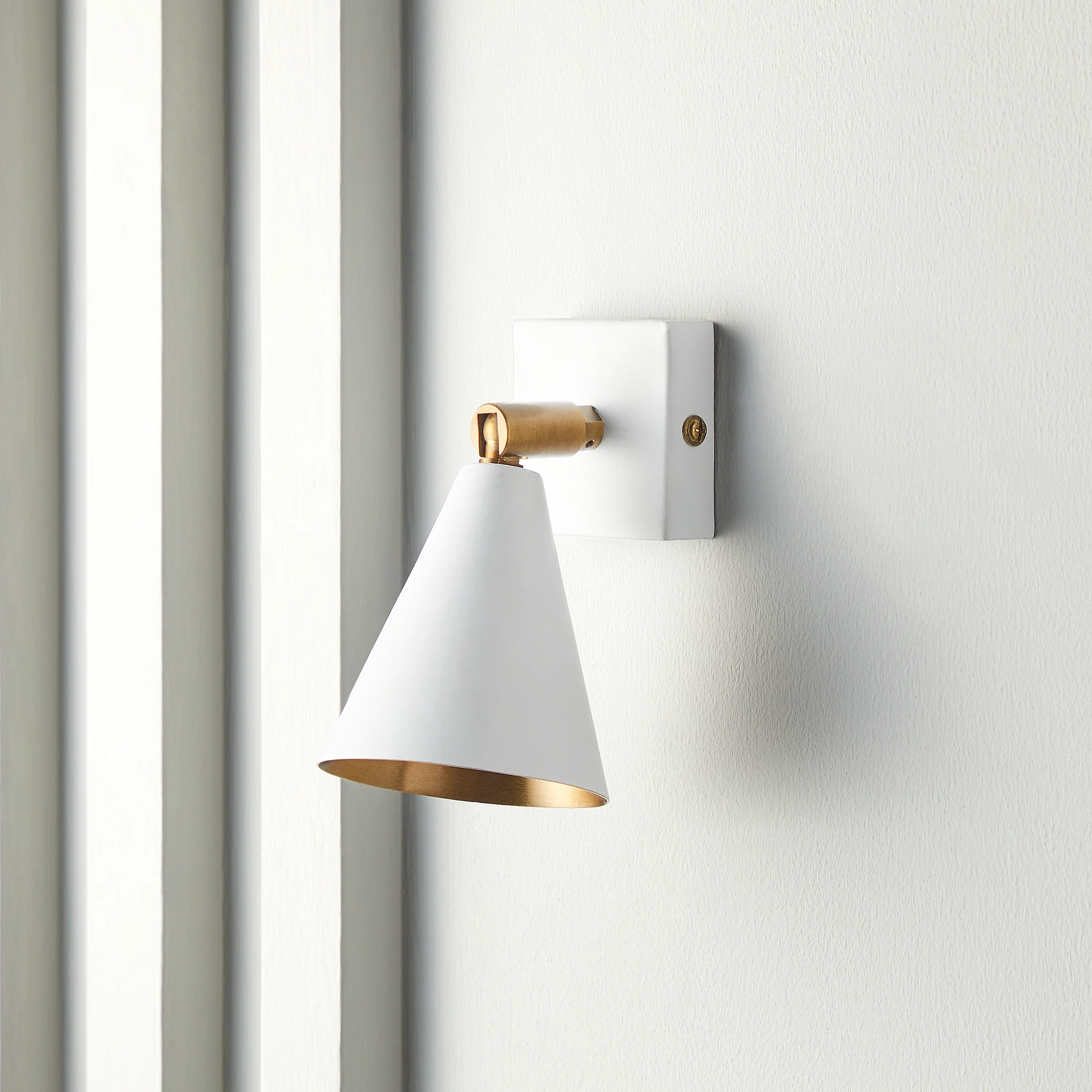 Crick single spotlight in white