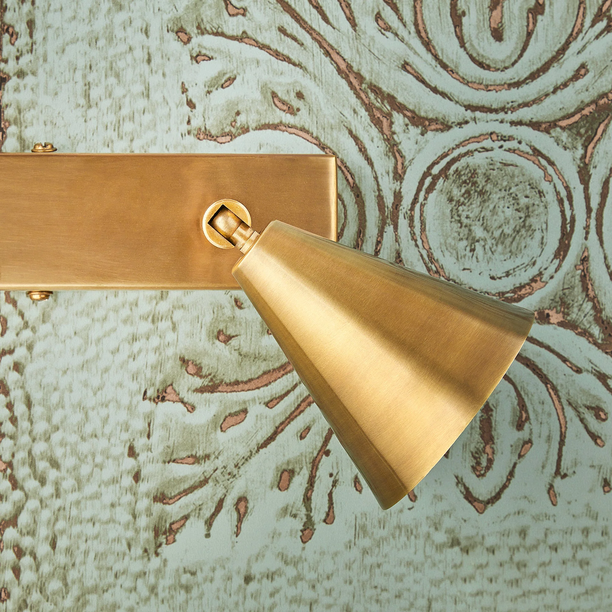 Crick triple spotlight in antiqued brass - Image 5