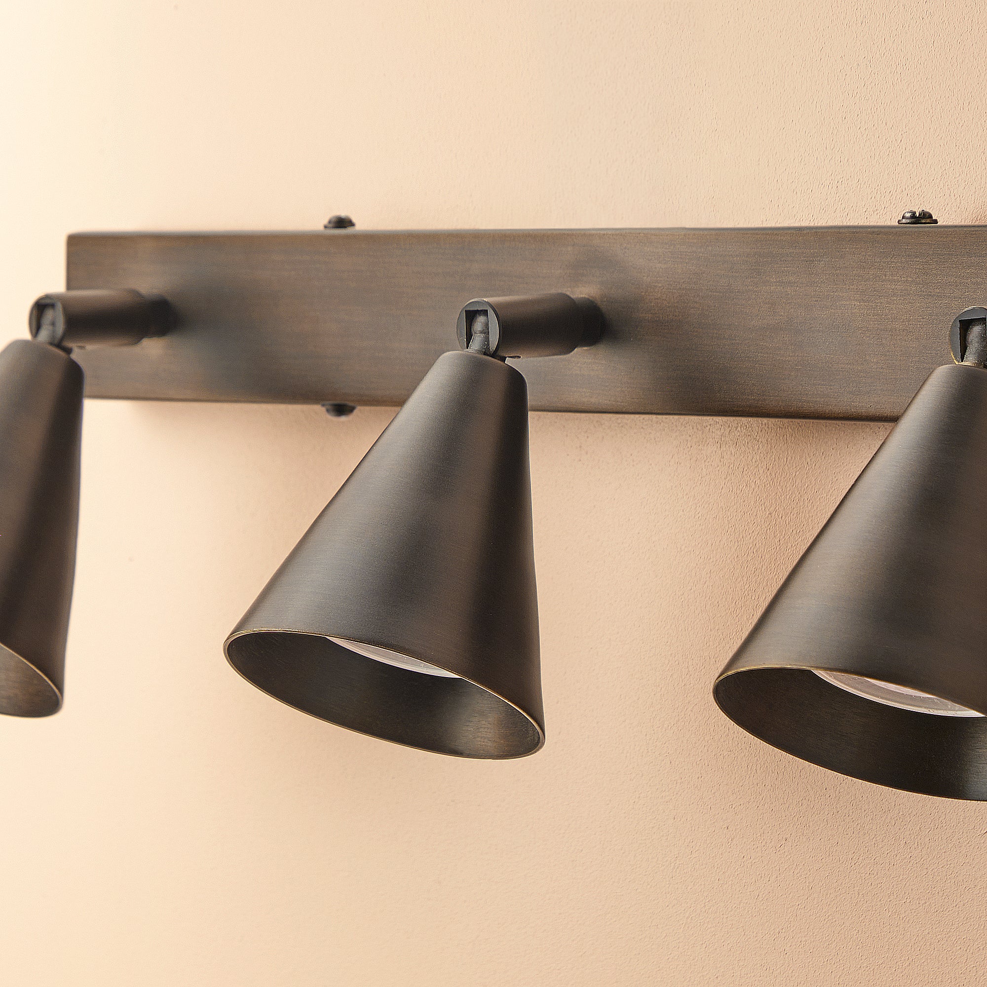 Crick triple spotlight in bronze - Image 10