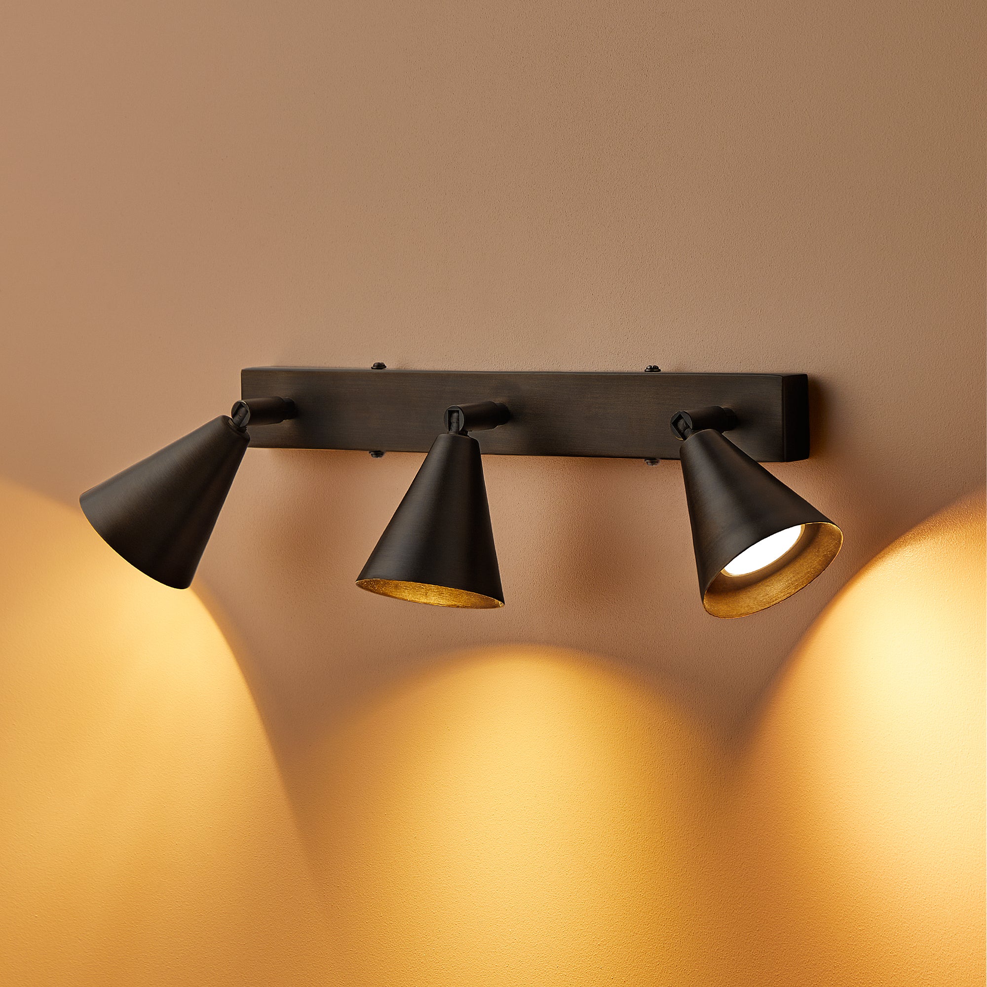 Crick triple spotlight in bronze - Image 2