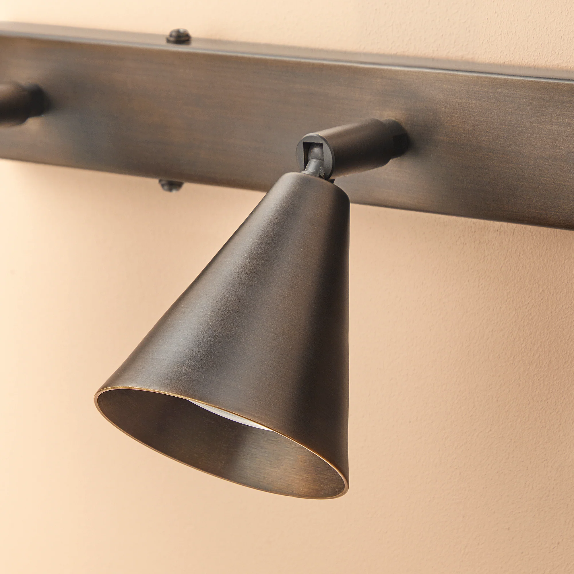Crick triple spotlight in bronze - Image 6