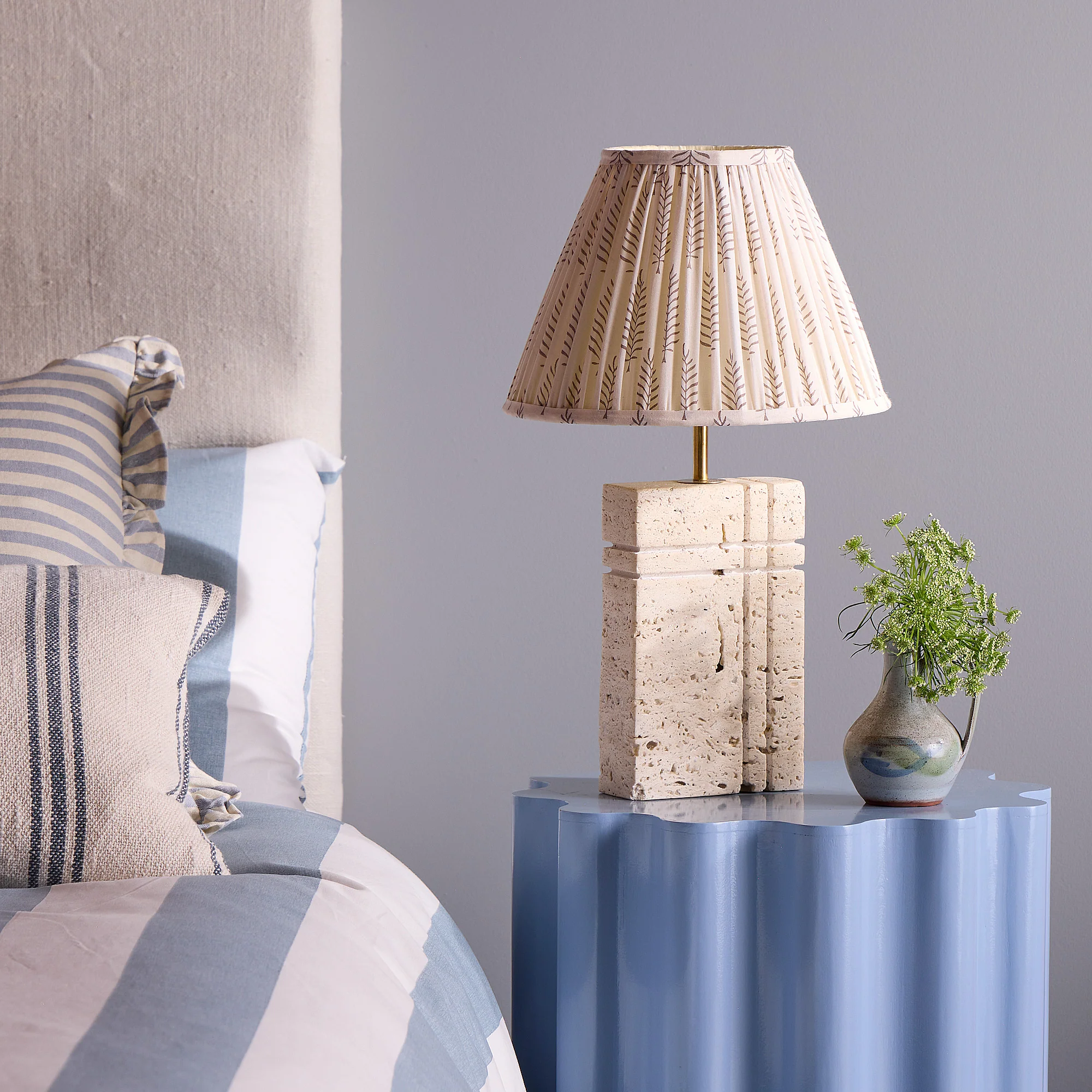Criss Cross rechargeable table lamp in natural marble - Image 5