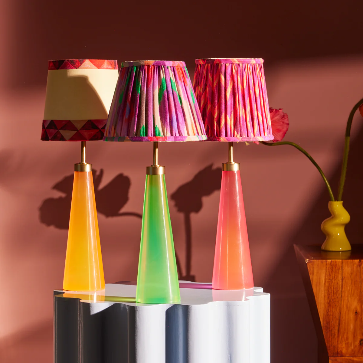 Cueva rechargeable table lamp in neon pink by Matthew Williamson - Image 7