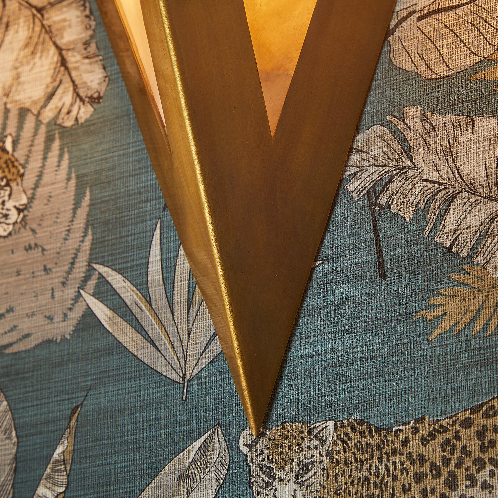 Cyrus wall light in antiqued brass - Image 10