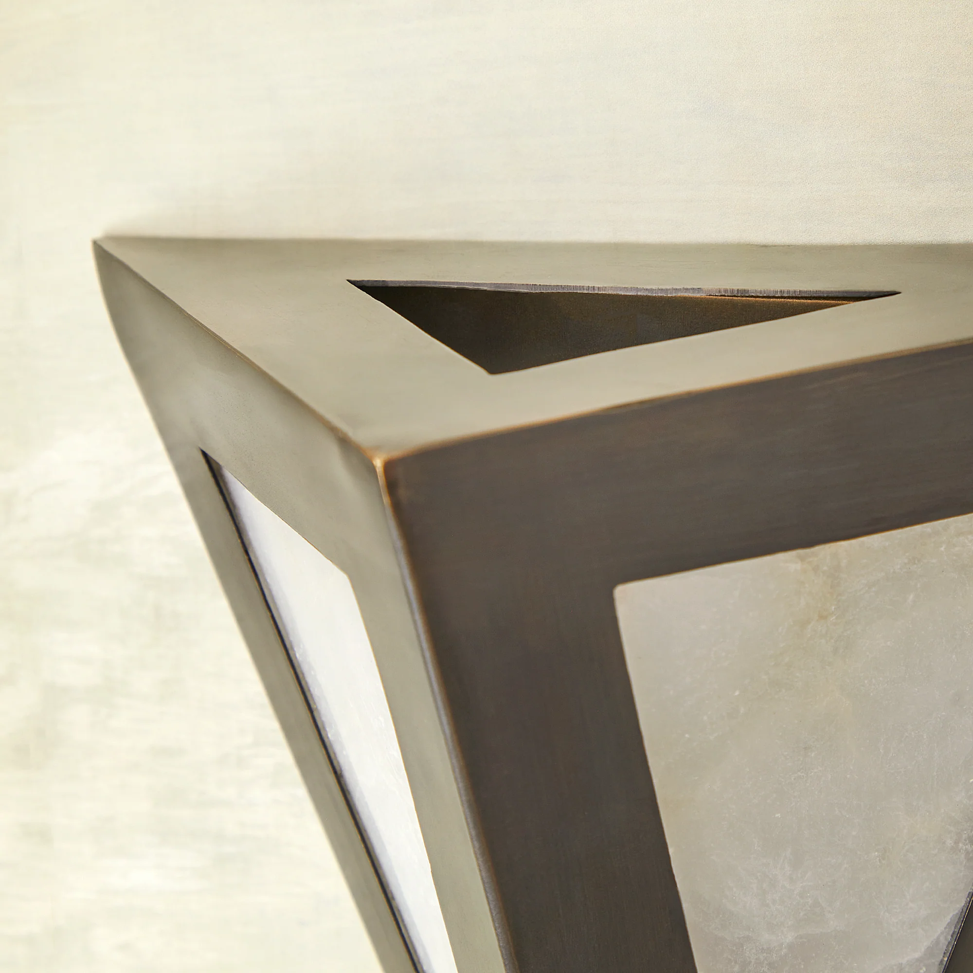 Cyrus wall light in bronze - Image 3