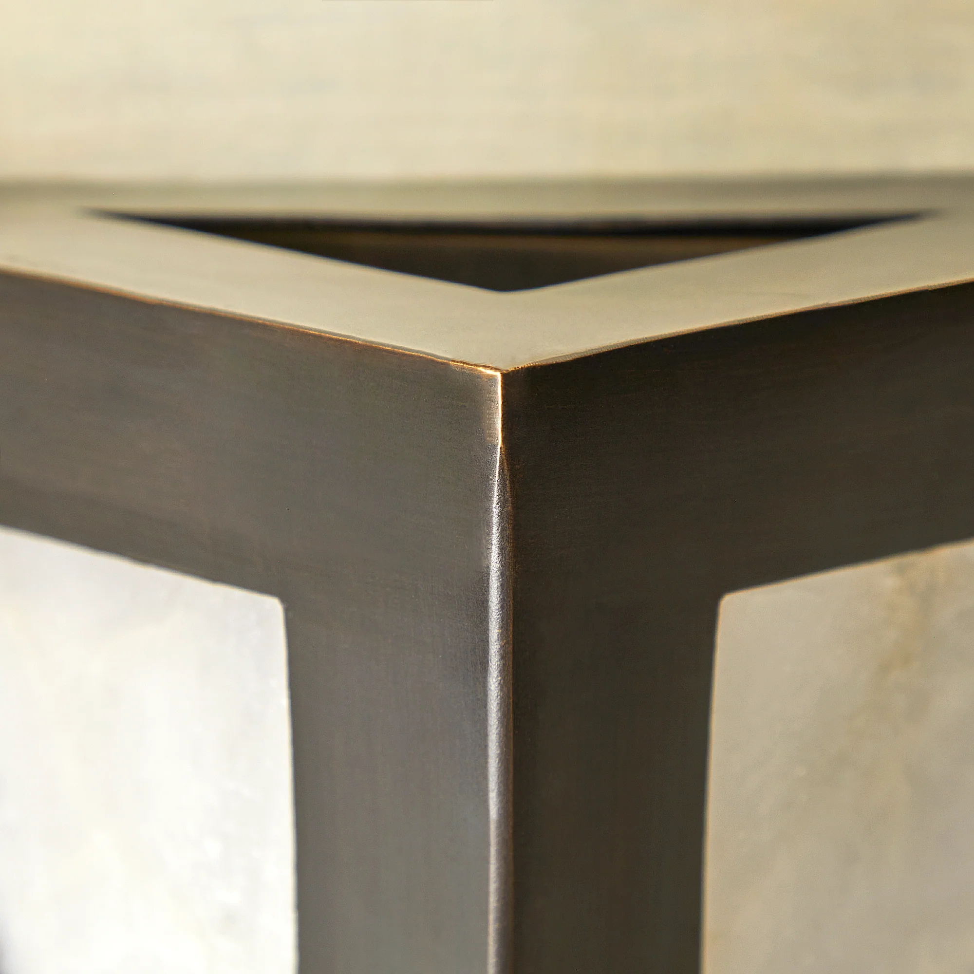 Cyrus wall light in bronze - Image 5