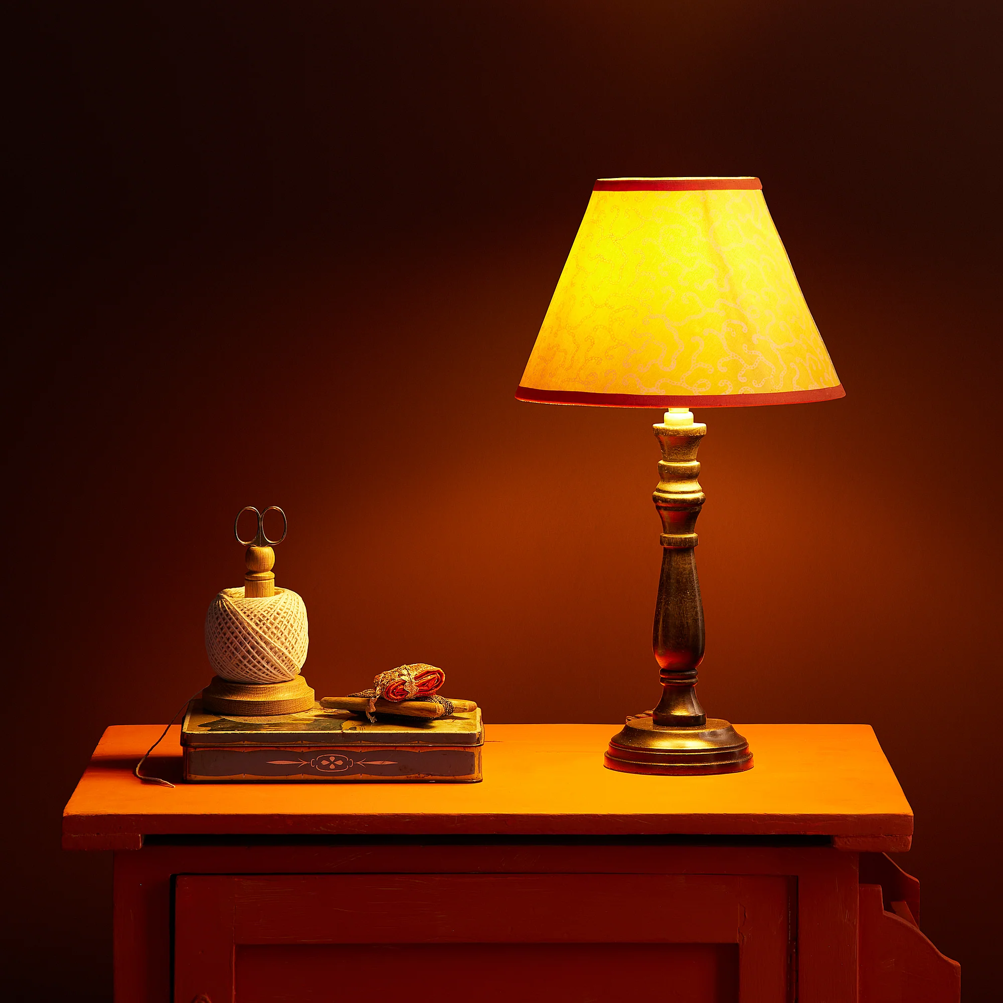 Daisy table lamp in ebony - Image 3