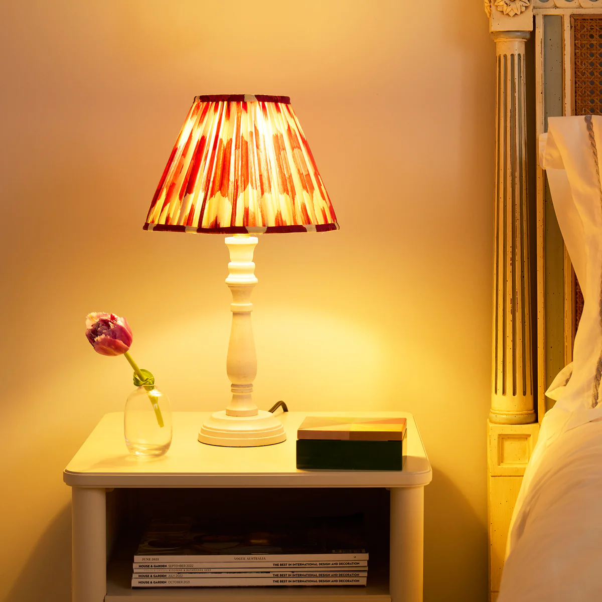 Daisy table lamp in natural whitewash - Image 2