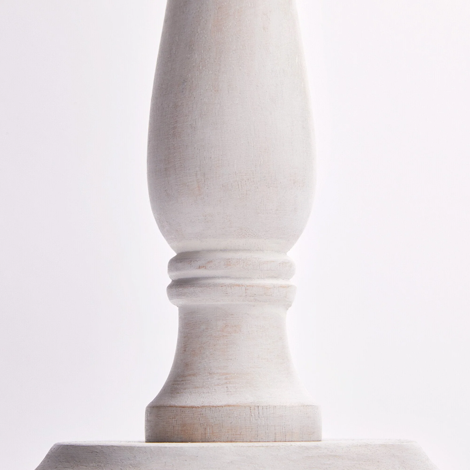 Daisy table lamp in natural whitewash - Image 9