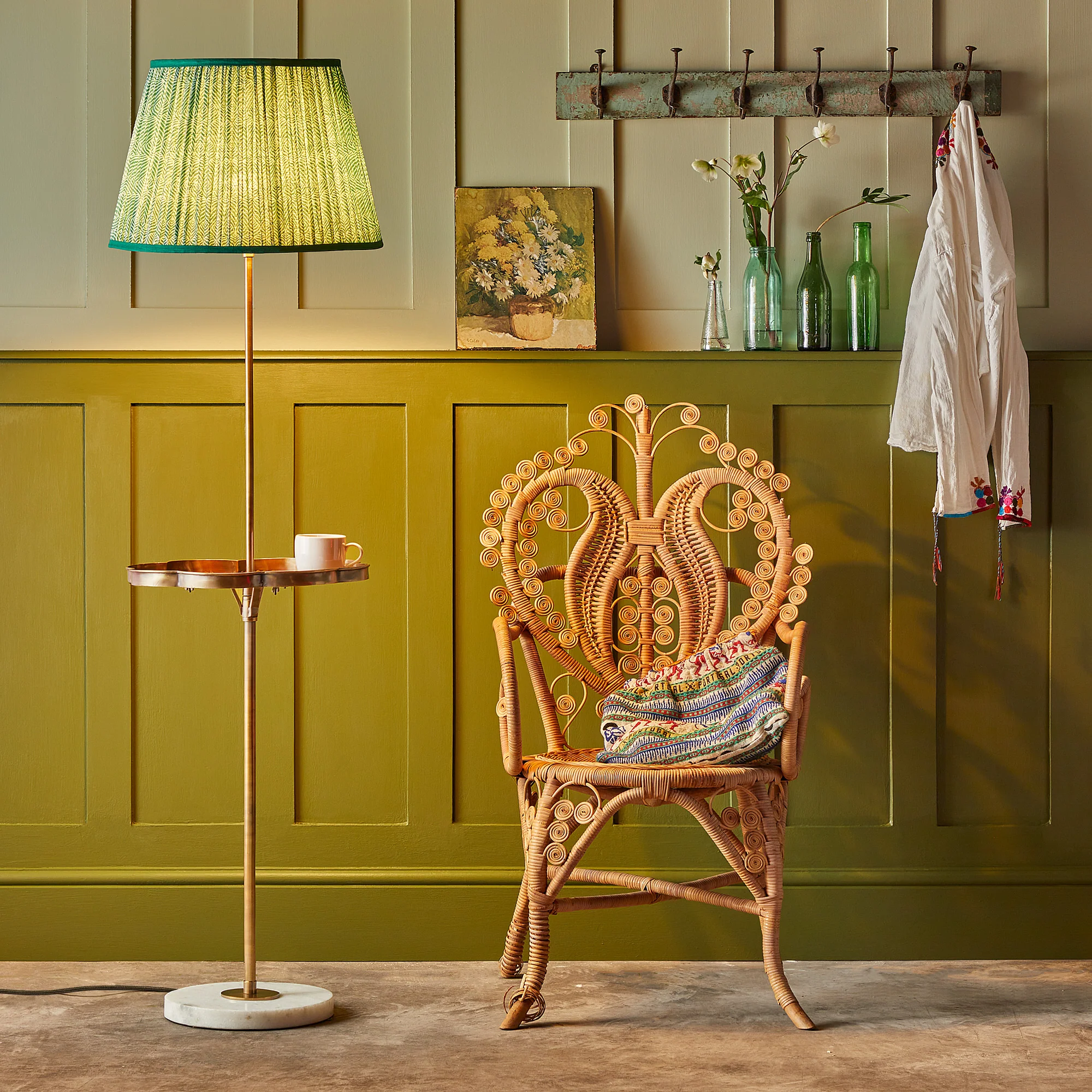 Darcy standing lamp with brass tray - Image 12