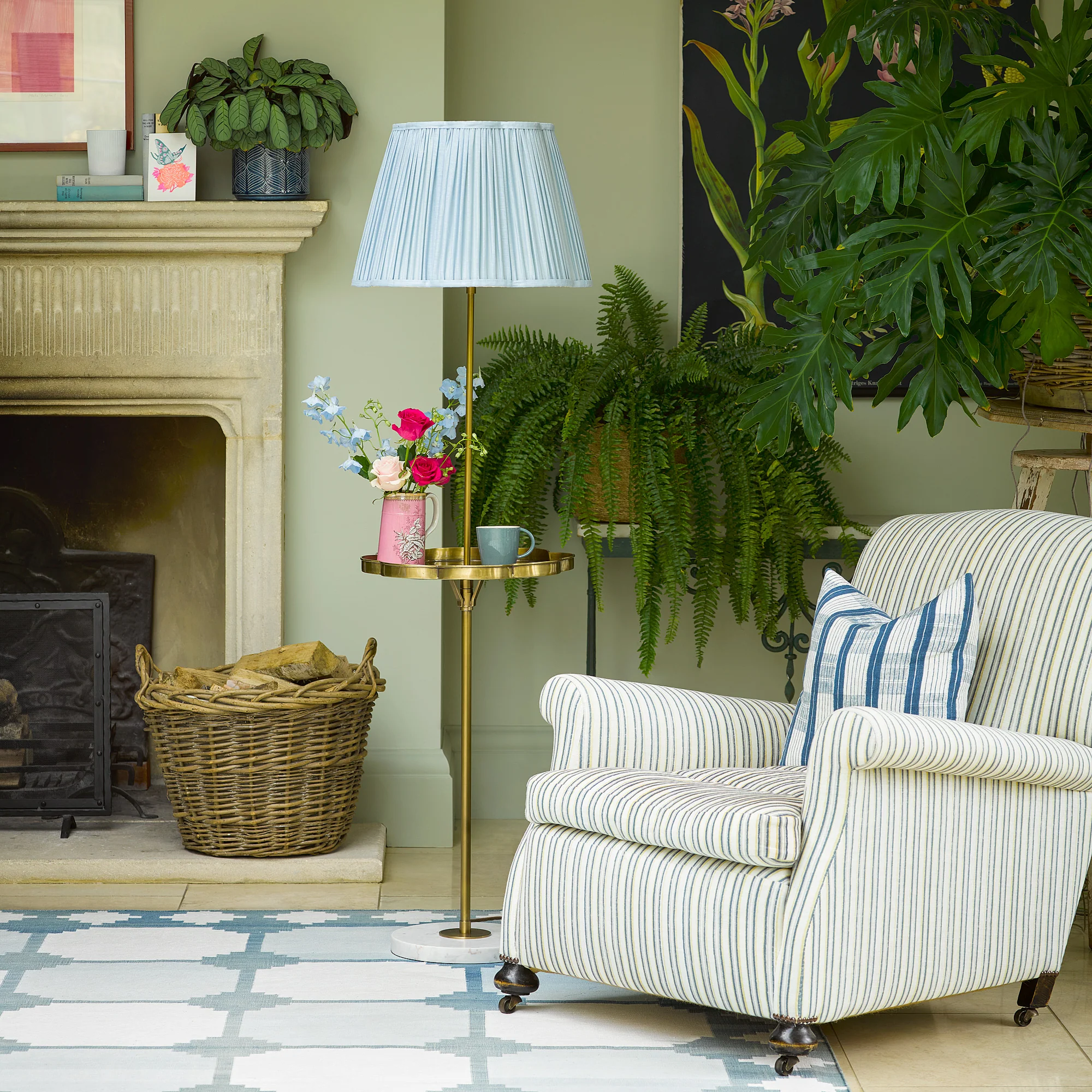Darcy standing lamp with brass tray - Image 16