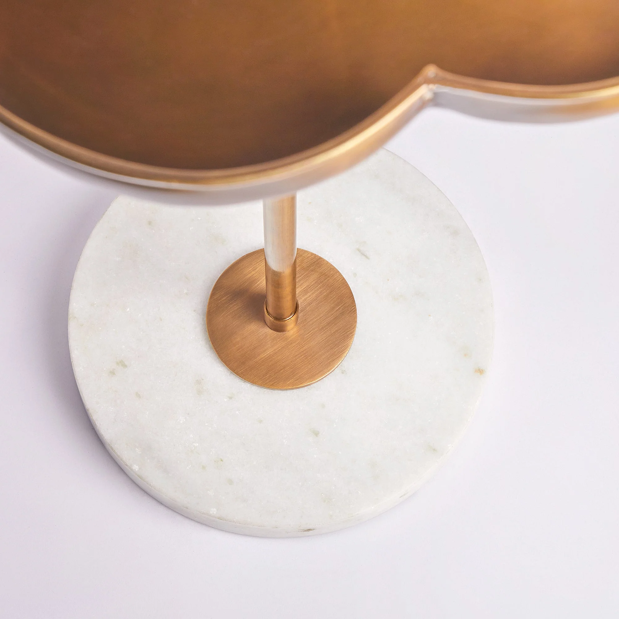 Darcy standing lamp with brass tray - Image 3