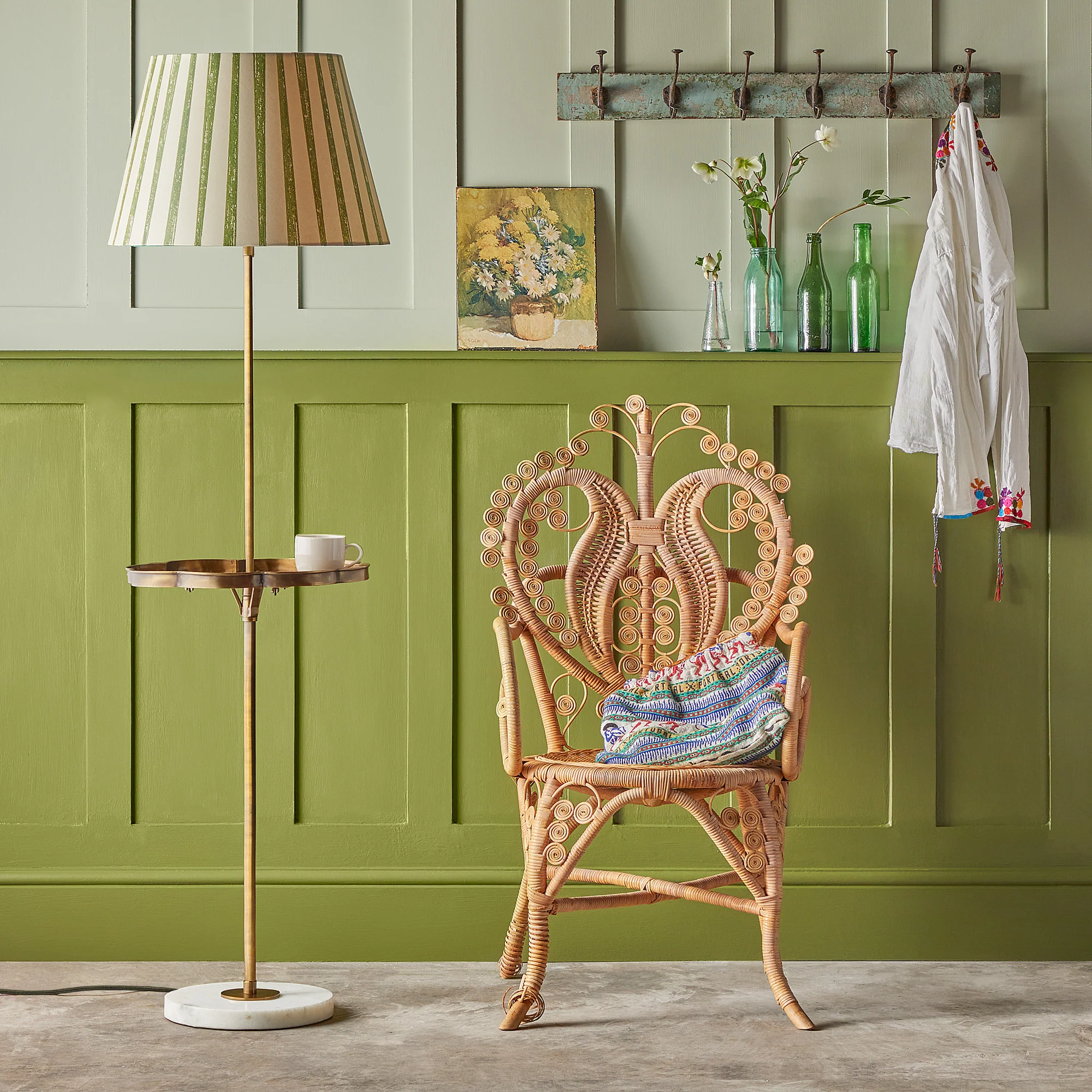 Darcy standing lamp with brass tray - Image 8