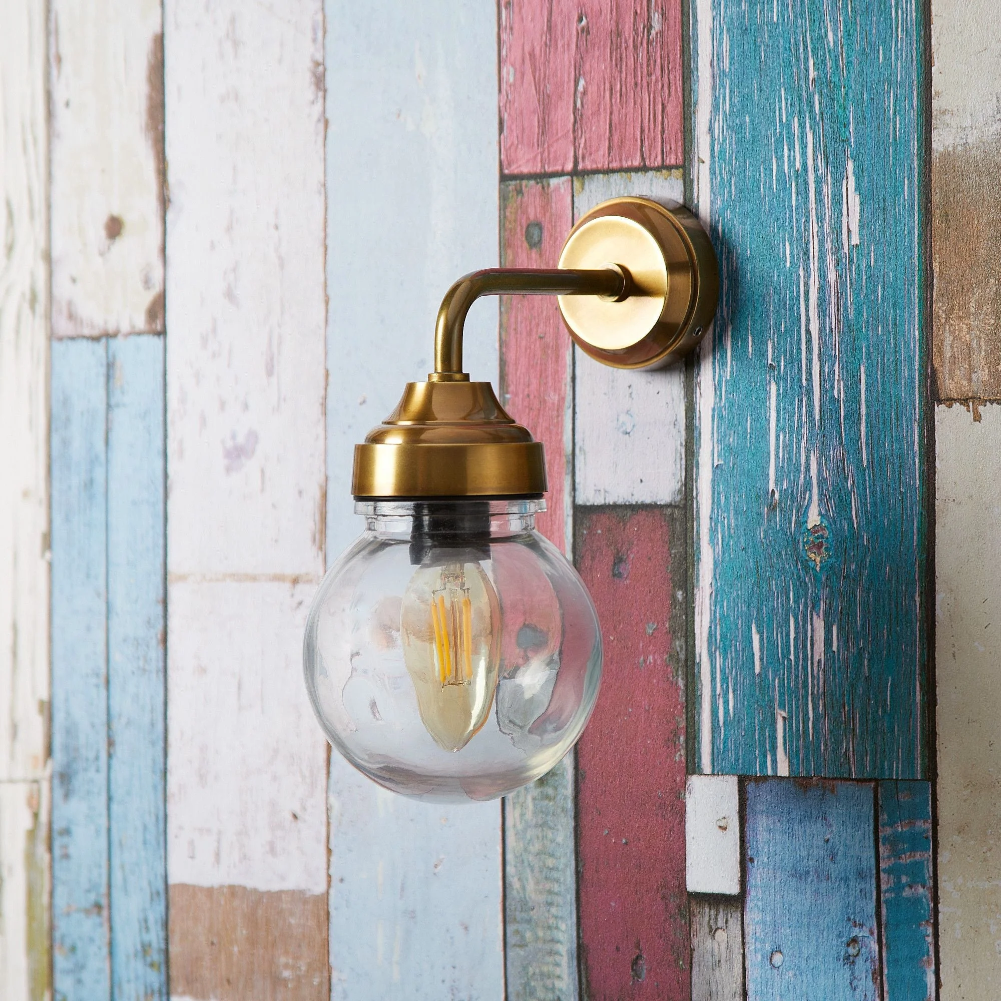 Davide IP44 wall light in antiqued brass and glass - Image 3