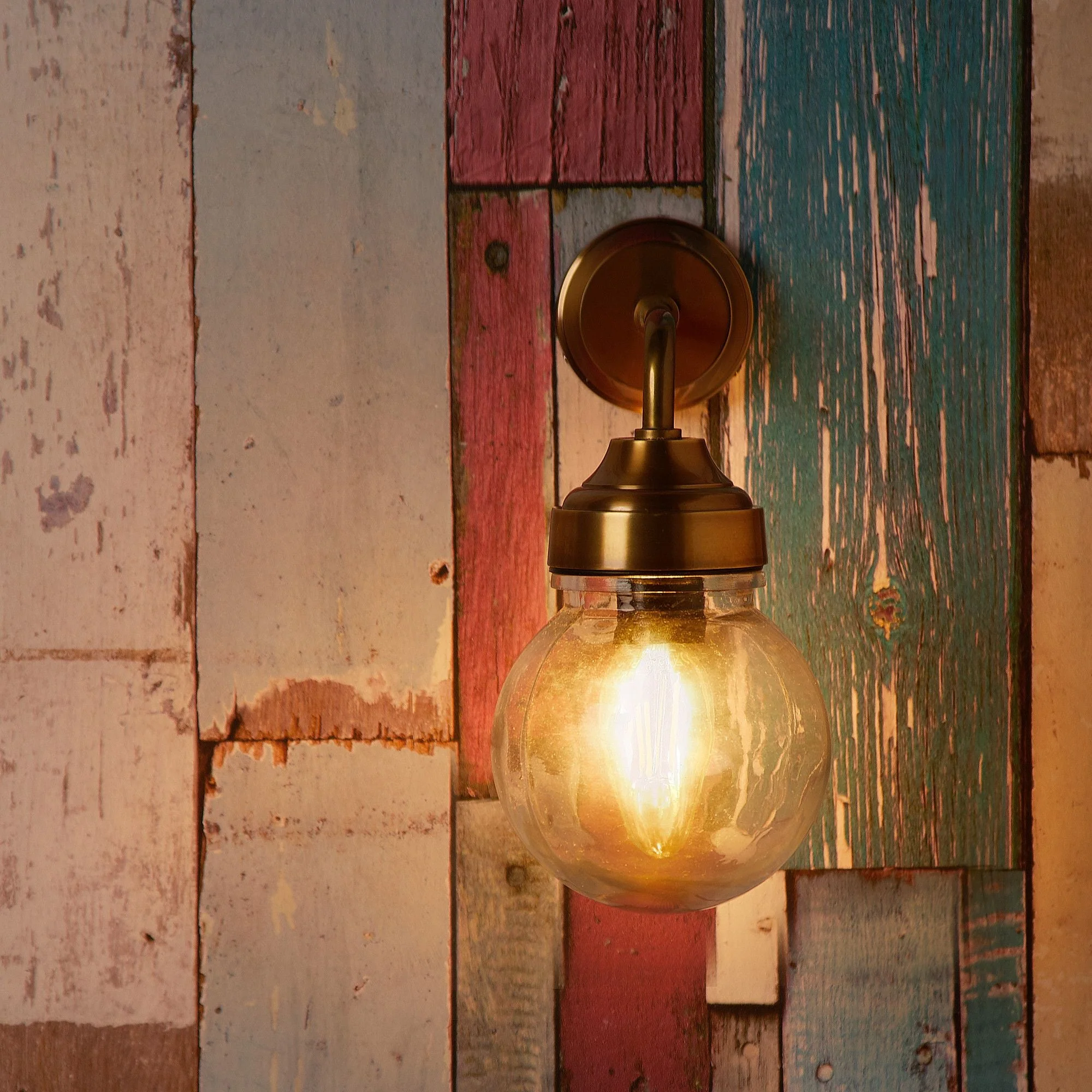 Davide IP44 wall light in antiqued brass and glass - Image 9