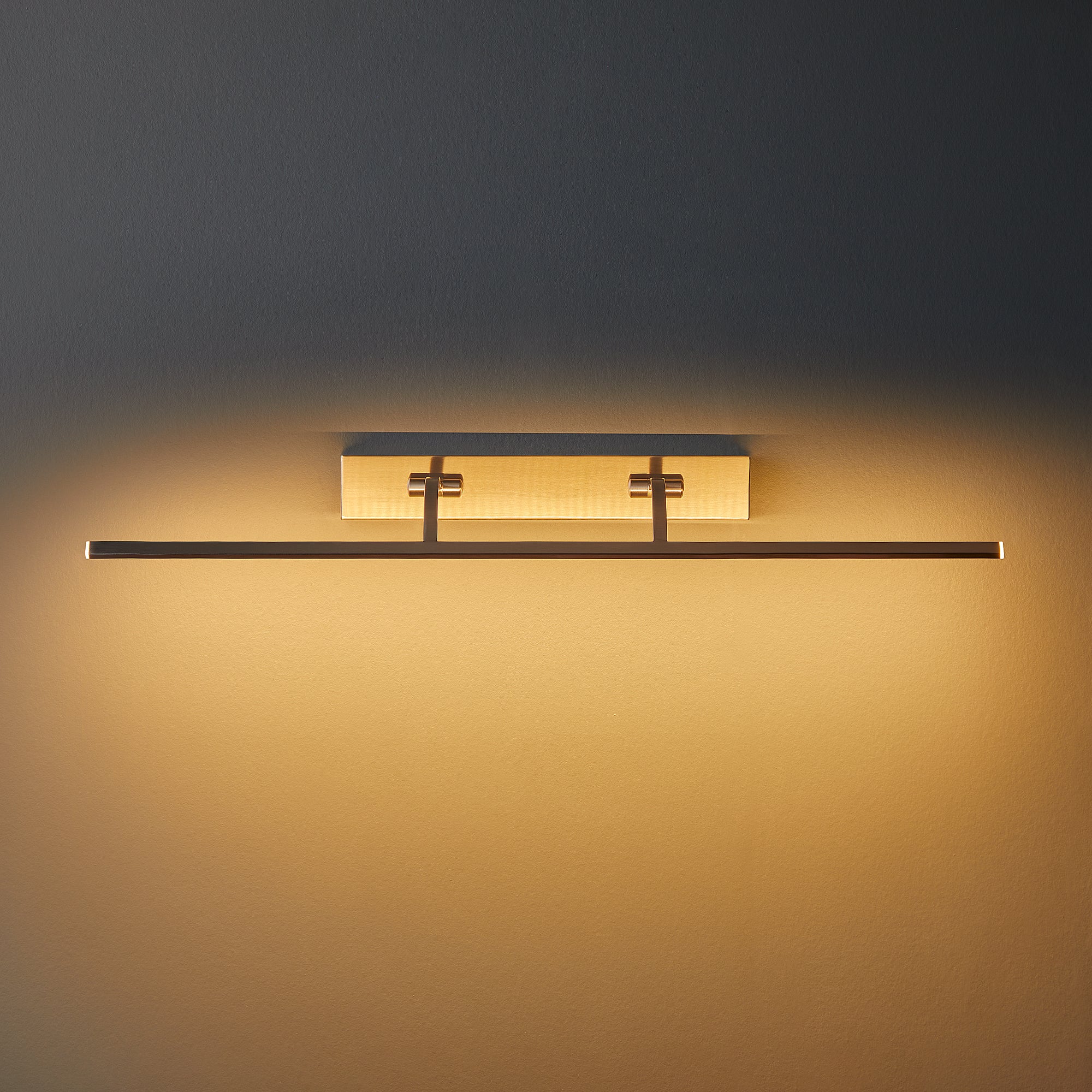 Dimmable larger Blake picture light in brushed chrome finish - Image 4