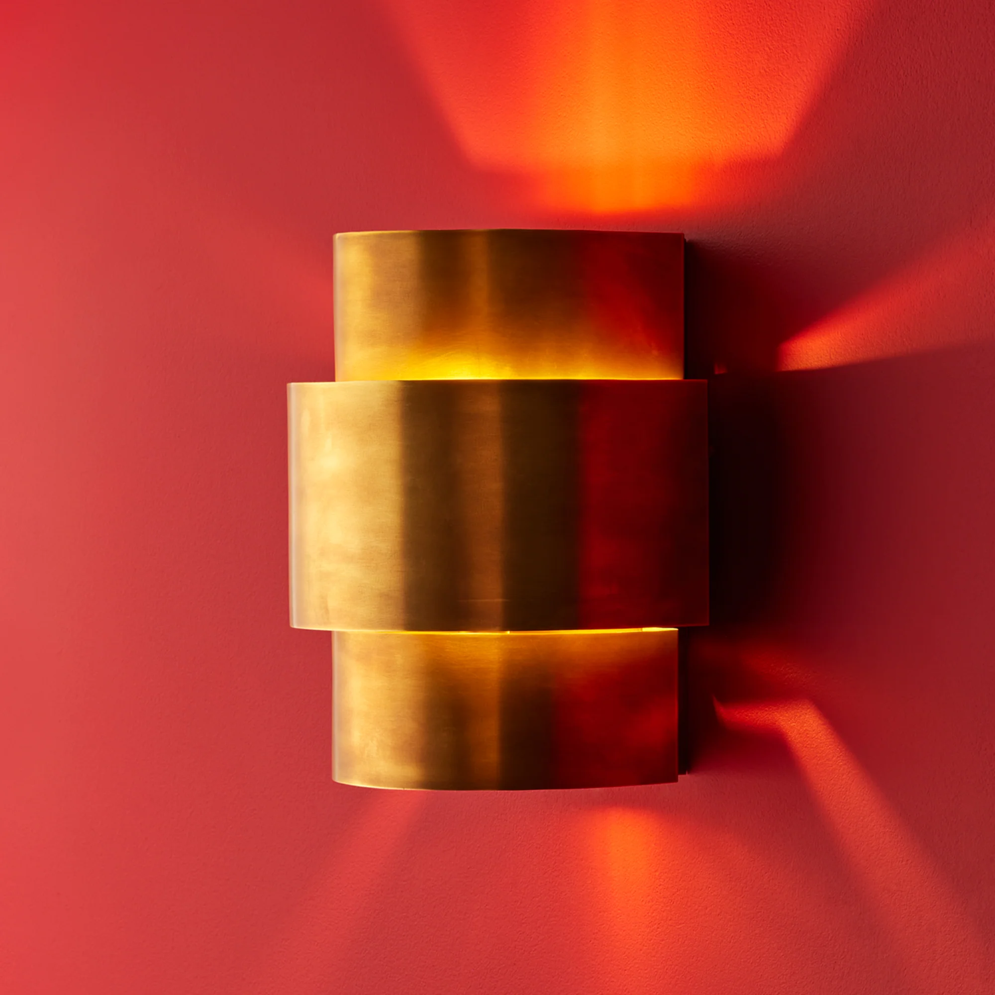 Dorsey wall light in antique brass finish - Image 2
