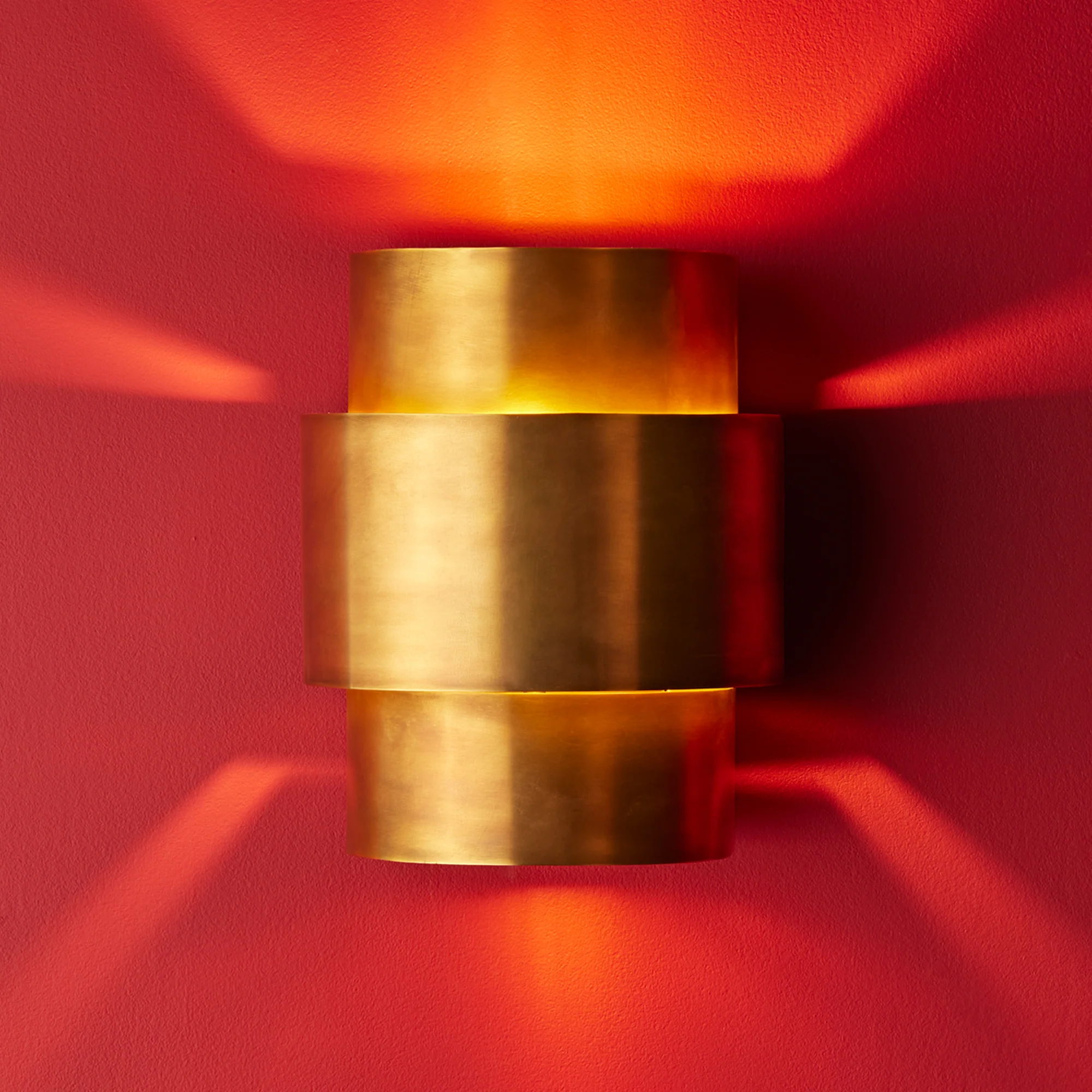 Dorsey wall light in antique brass finish - Image 6