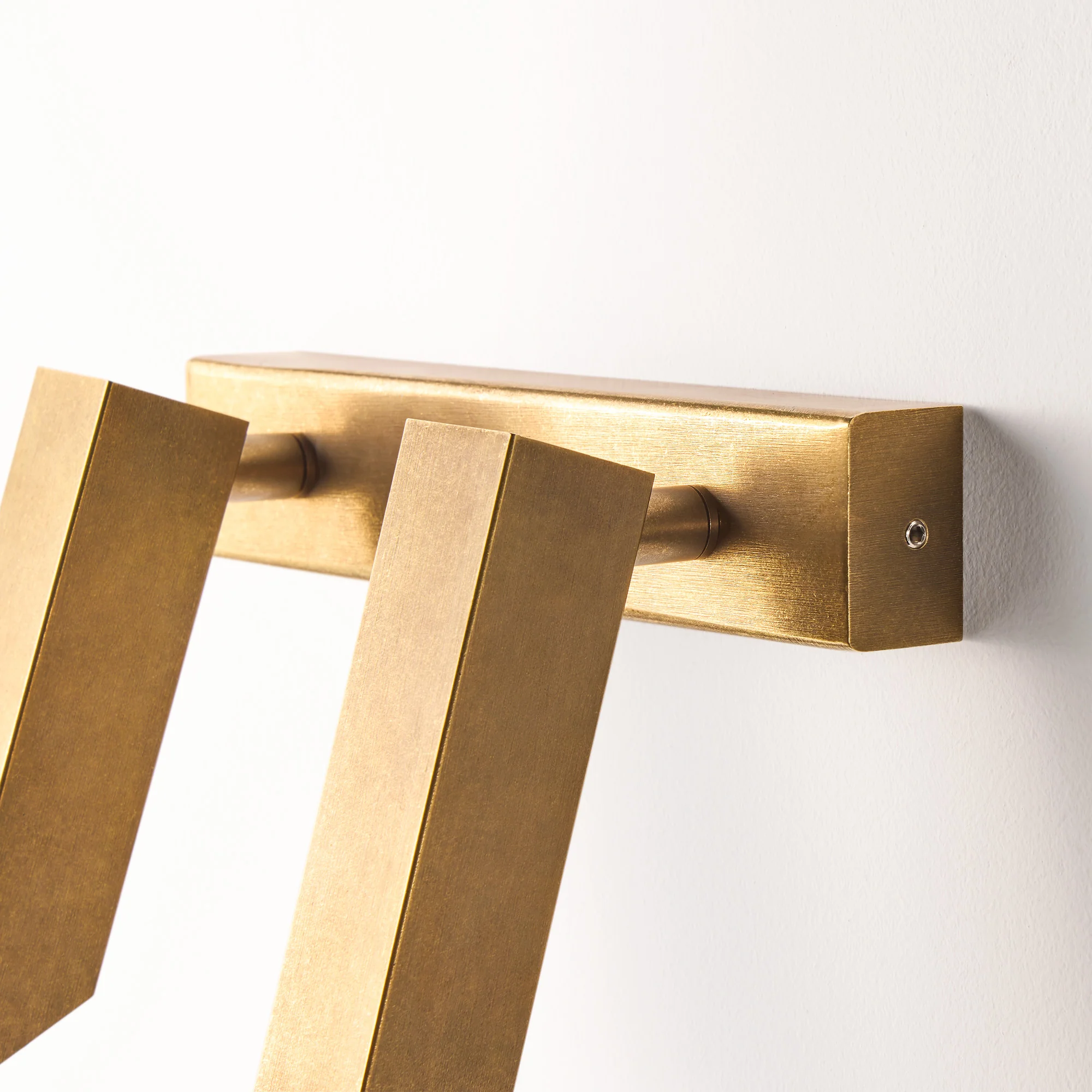 double Andor IP54 adjustable wall light in brass - Image 4