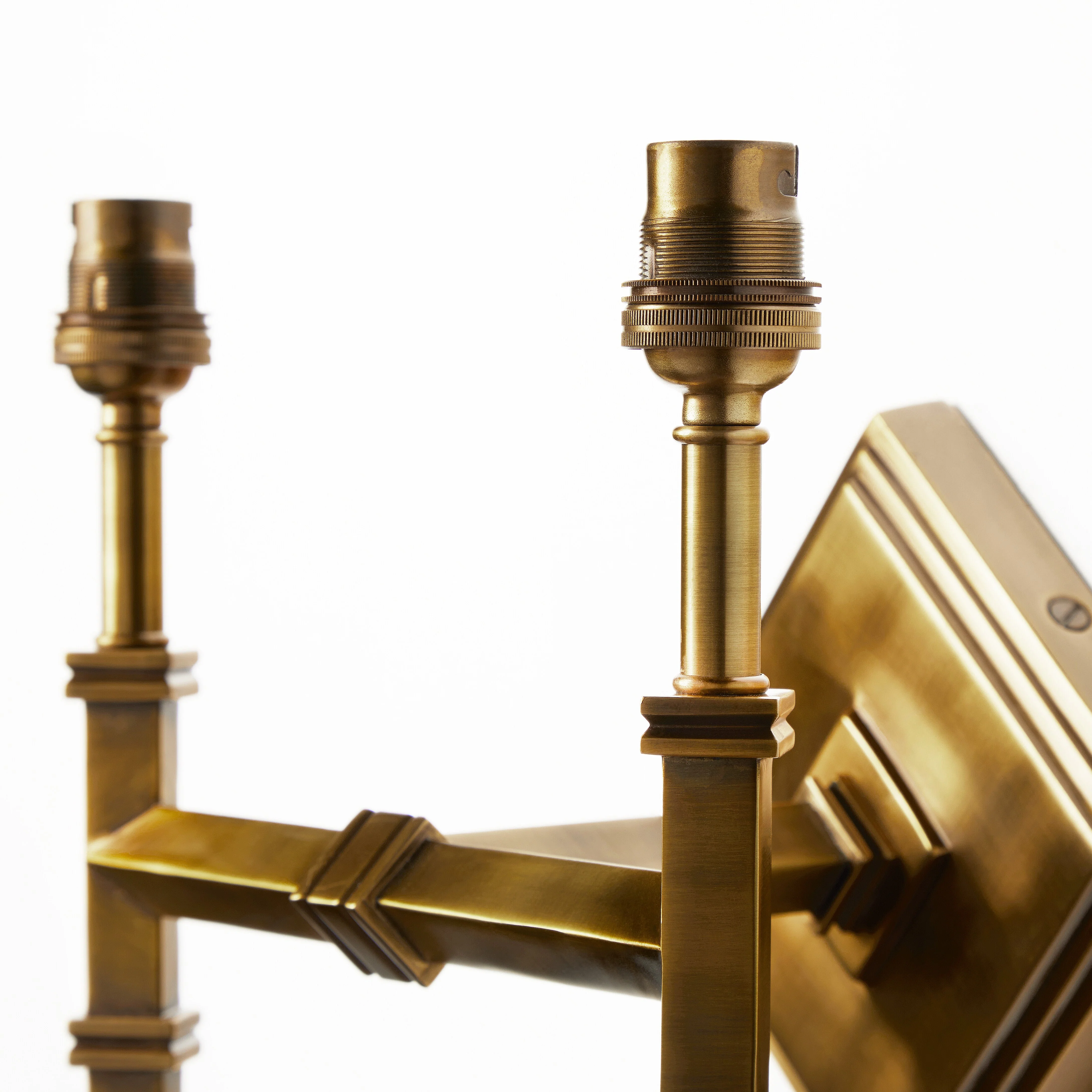 Double Astor wall fitting in antiqued brass - Image 6