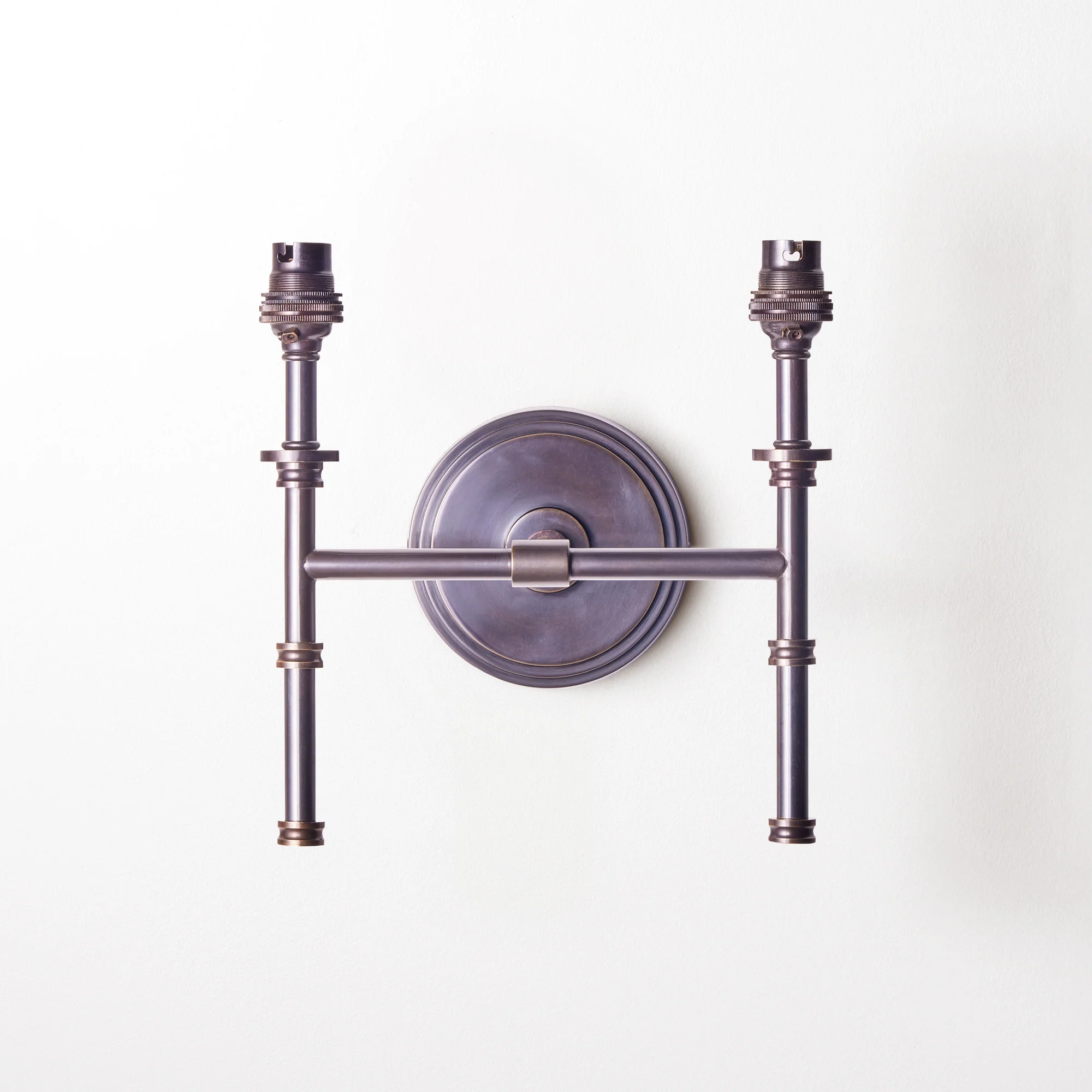 Double Chukka Wall fitting in bronze - Image 2