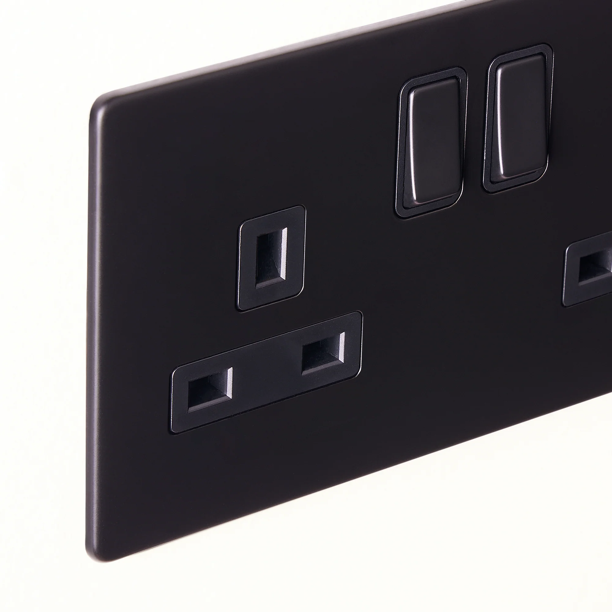 Double Florence plug socket in black - Image 4