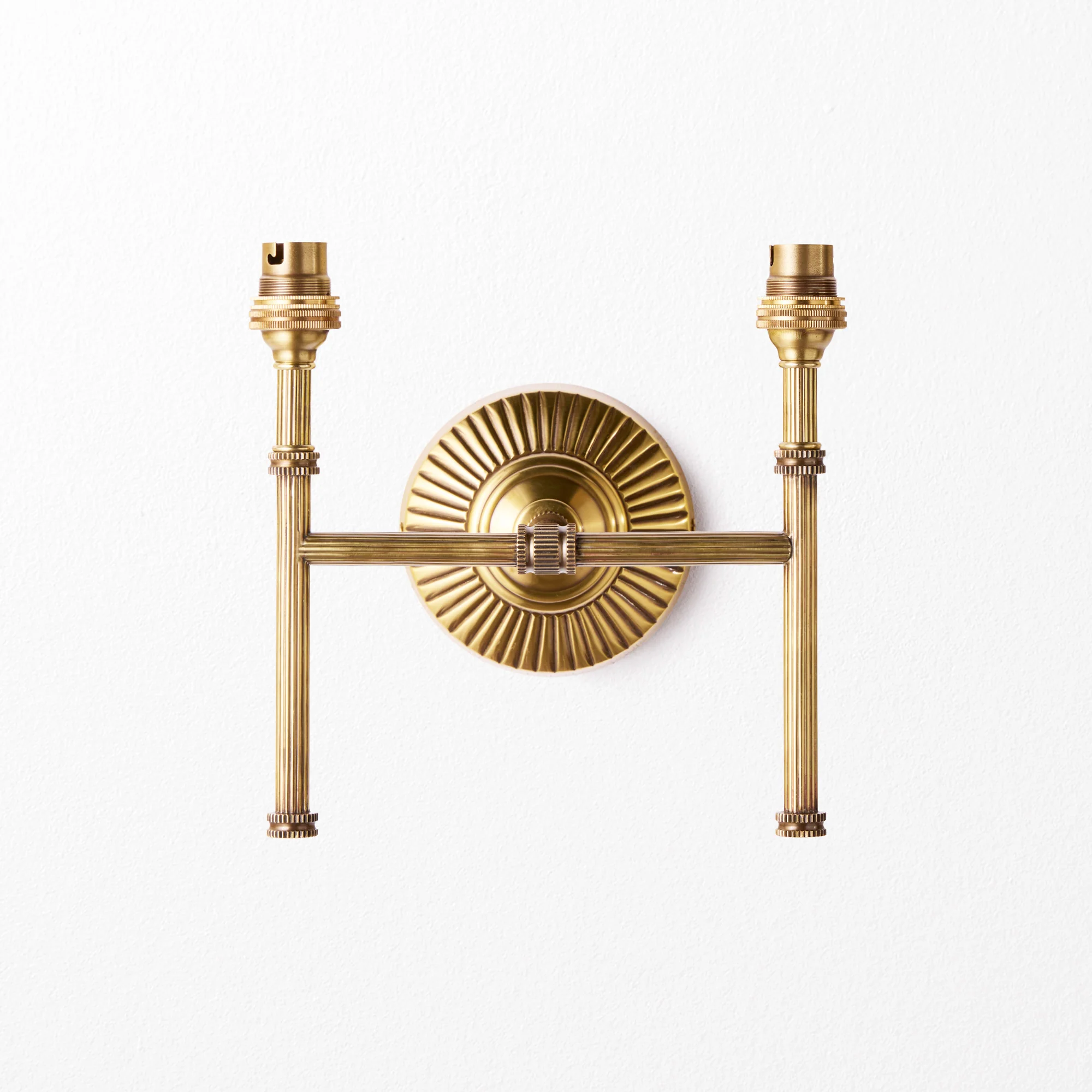 Double Raymond wall fitting in antique brass - Image 2