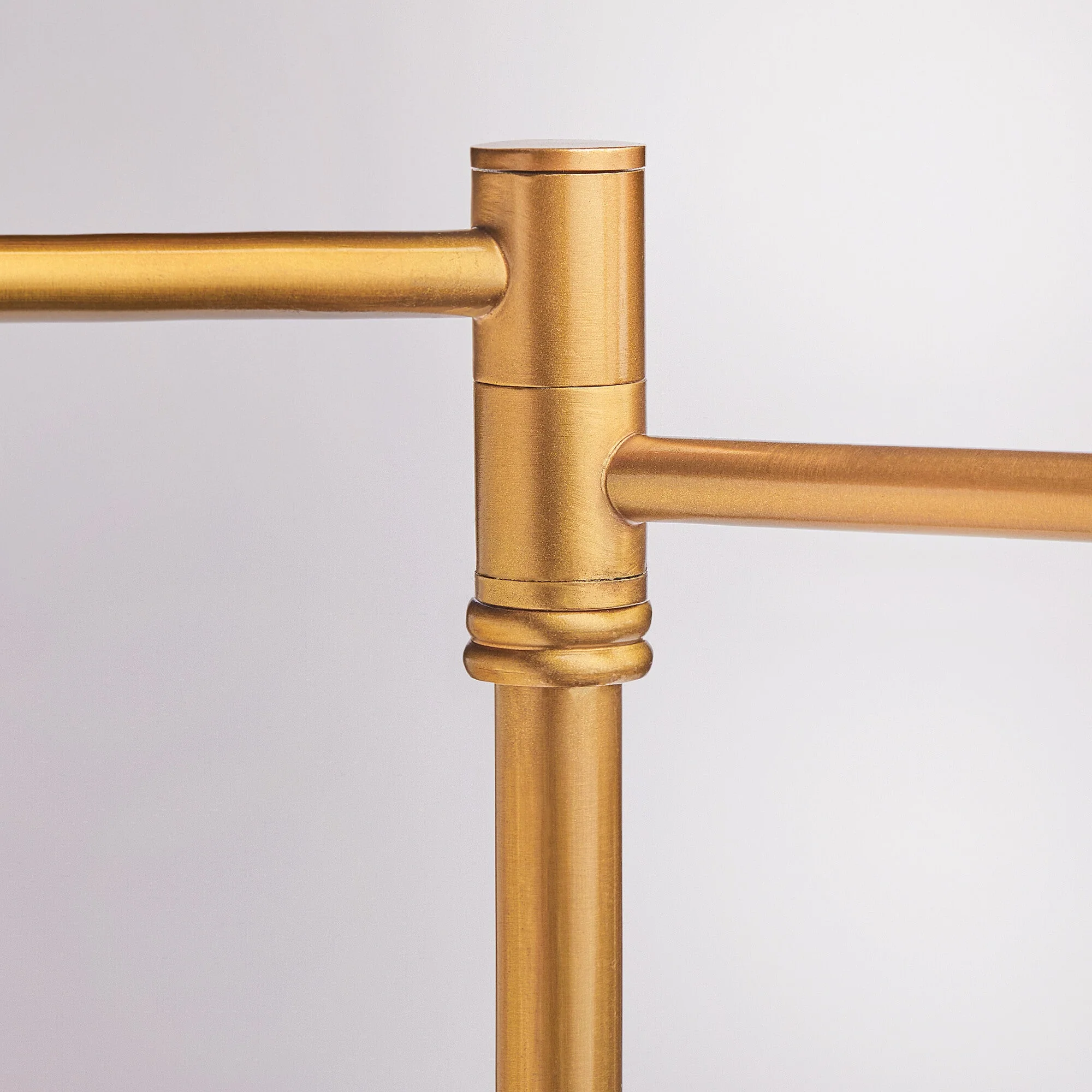 Double Swing standing lamp in antique brass - Image 3