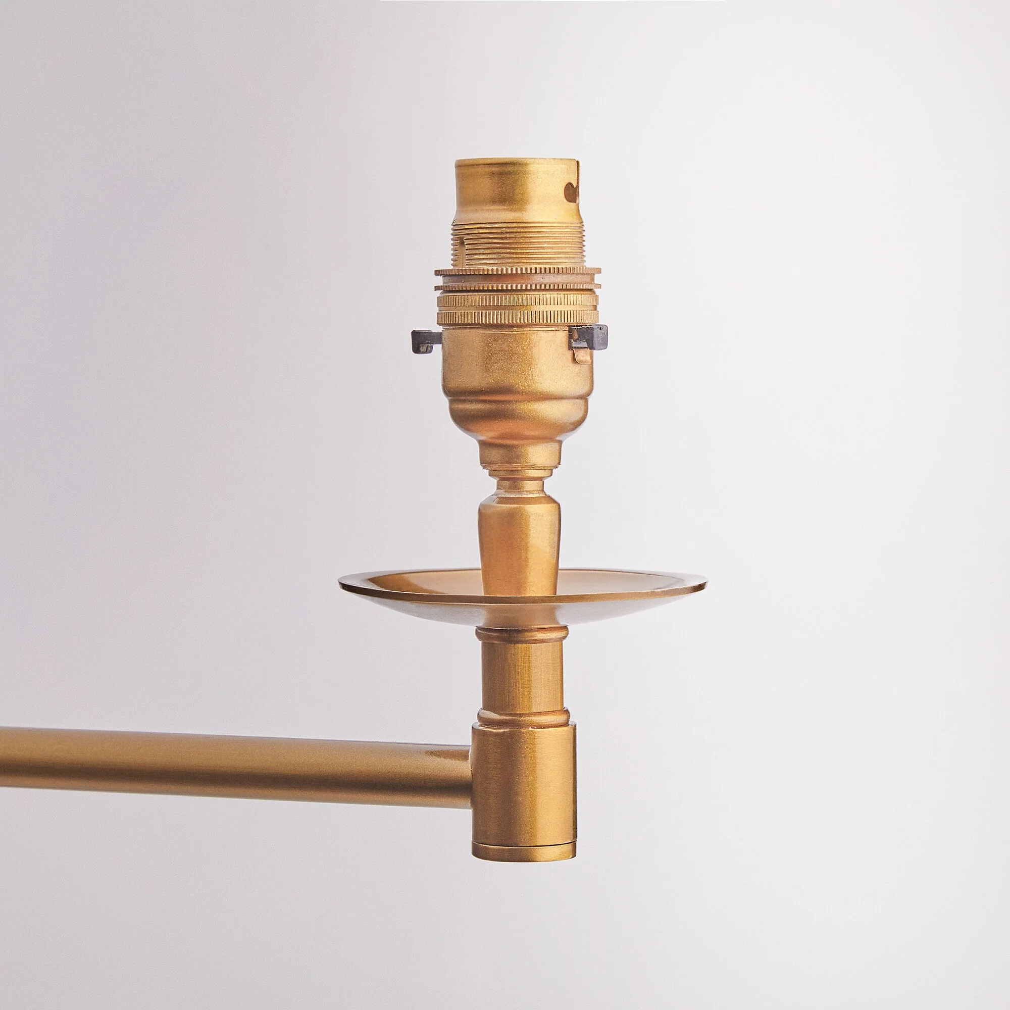 Double Swing standing lamp in antique brass - Image 4