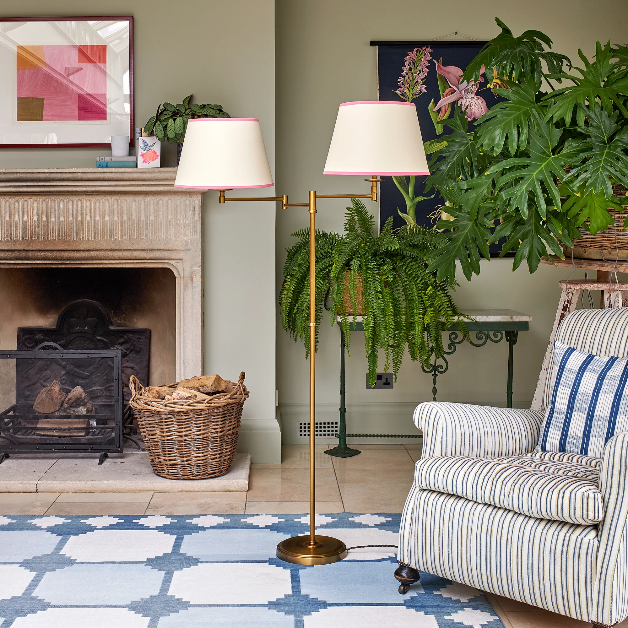 Double Swing standing lamp in antique brass - Image 6