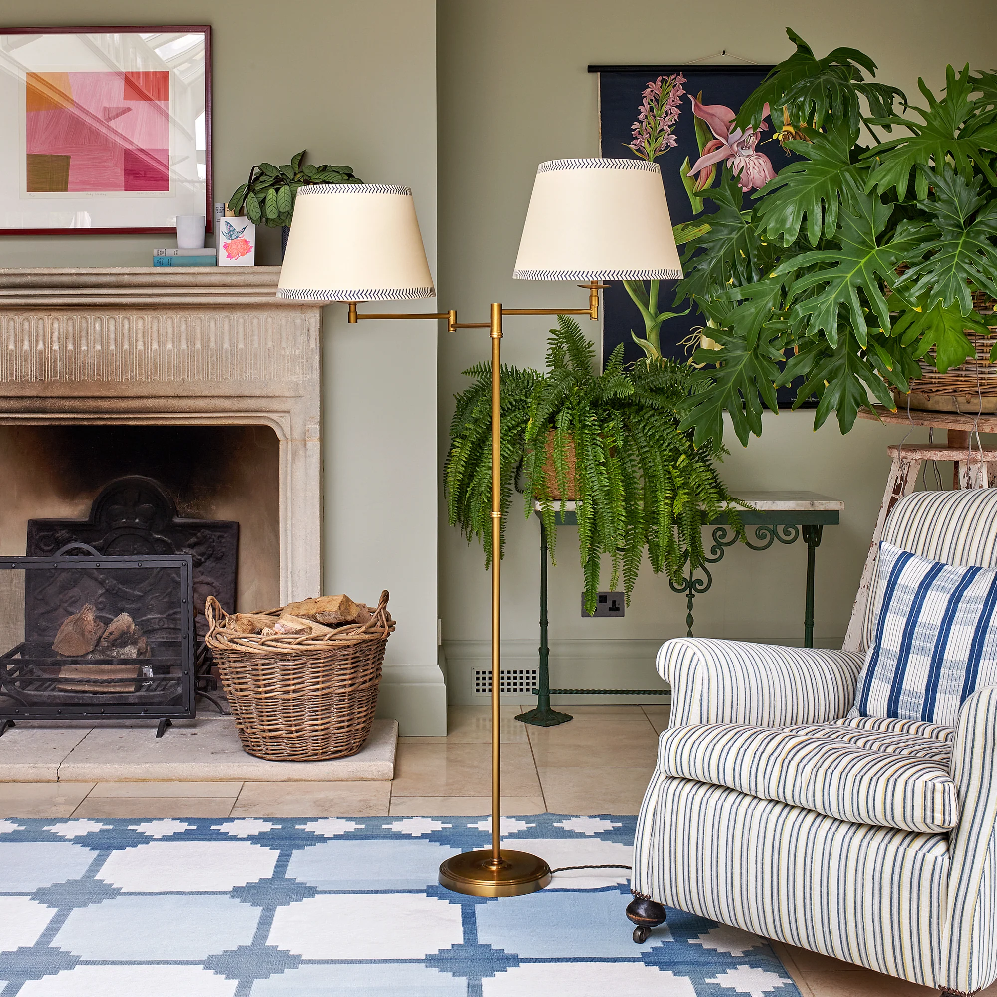 Double Swing standing lamp in antique brass - Image 7