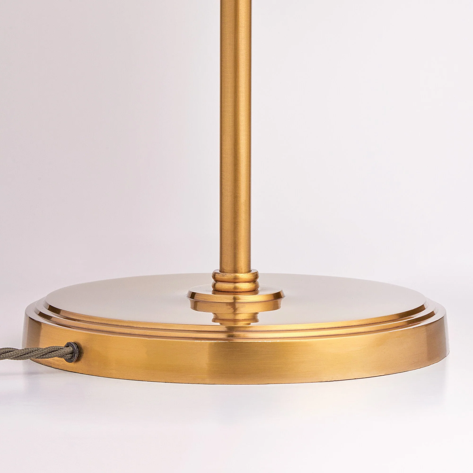 Double Swing standing lamp in antique brass - Image 8