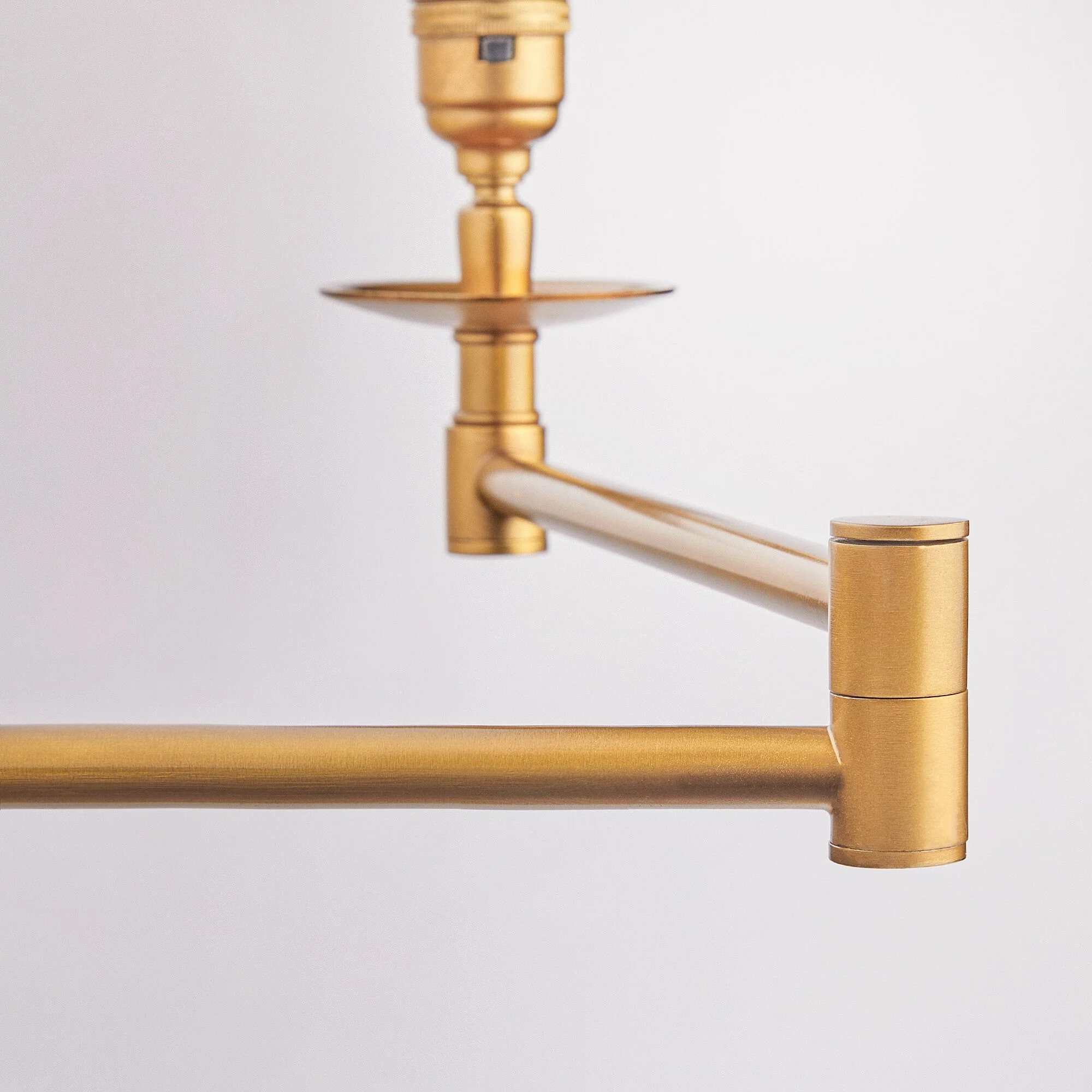 Double Swing standing lamp in antique brass - Image 9