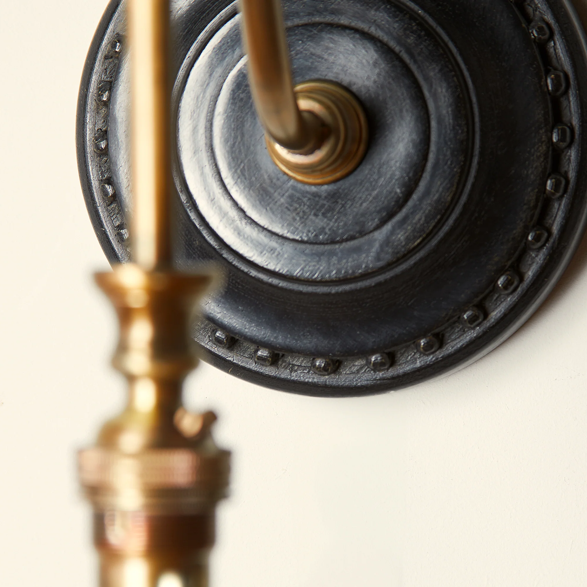 Drake wall fitting in wood and brass - Image 4