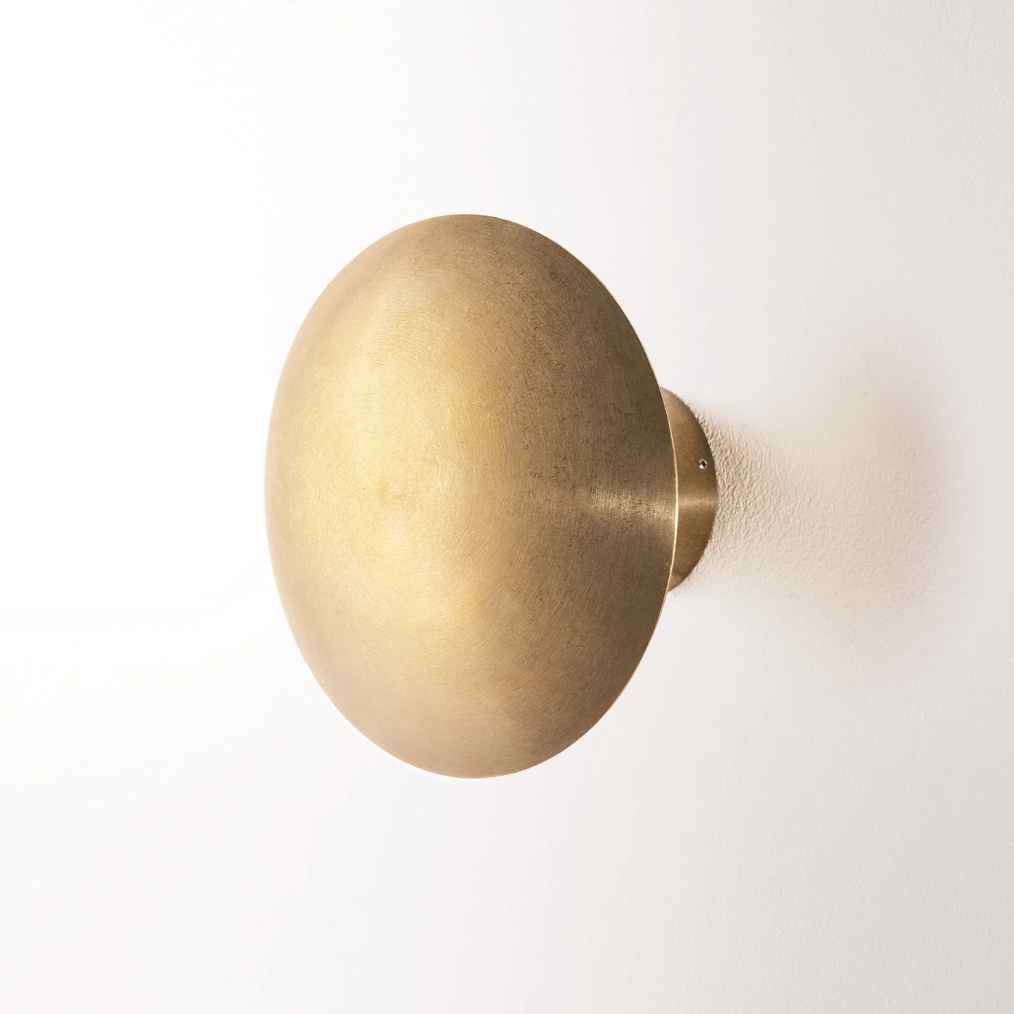 Eden IP65 wall light in brass - Image 2