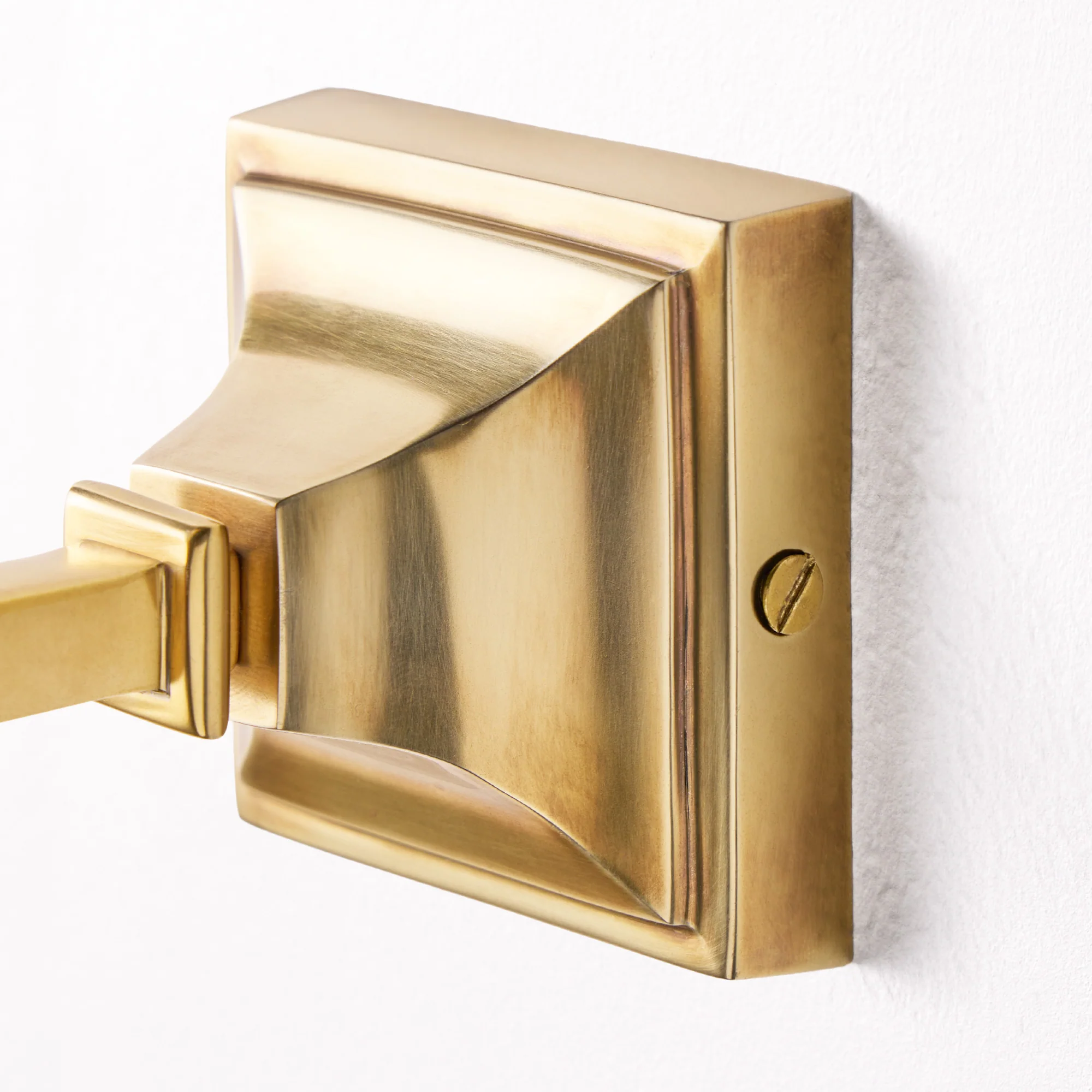 Edmund rechargeable wall fitting in brass - Image 3