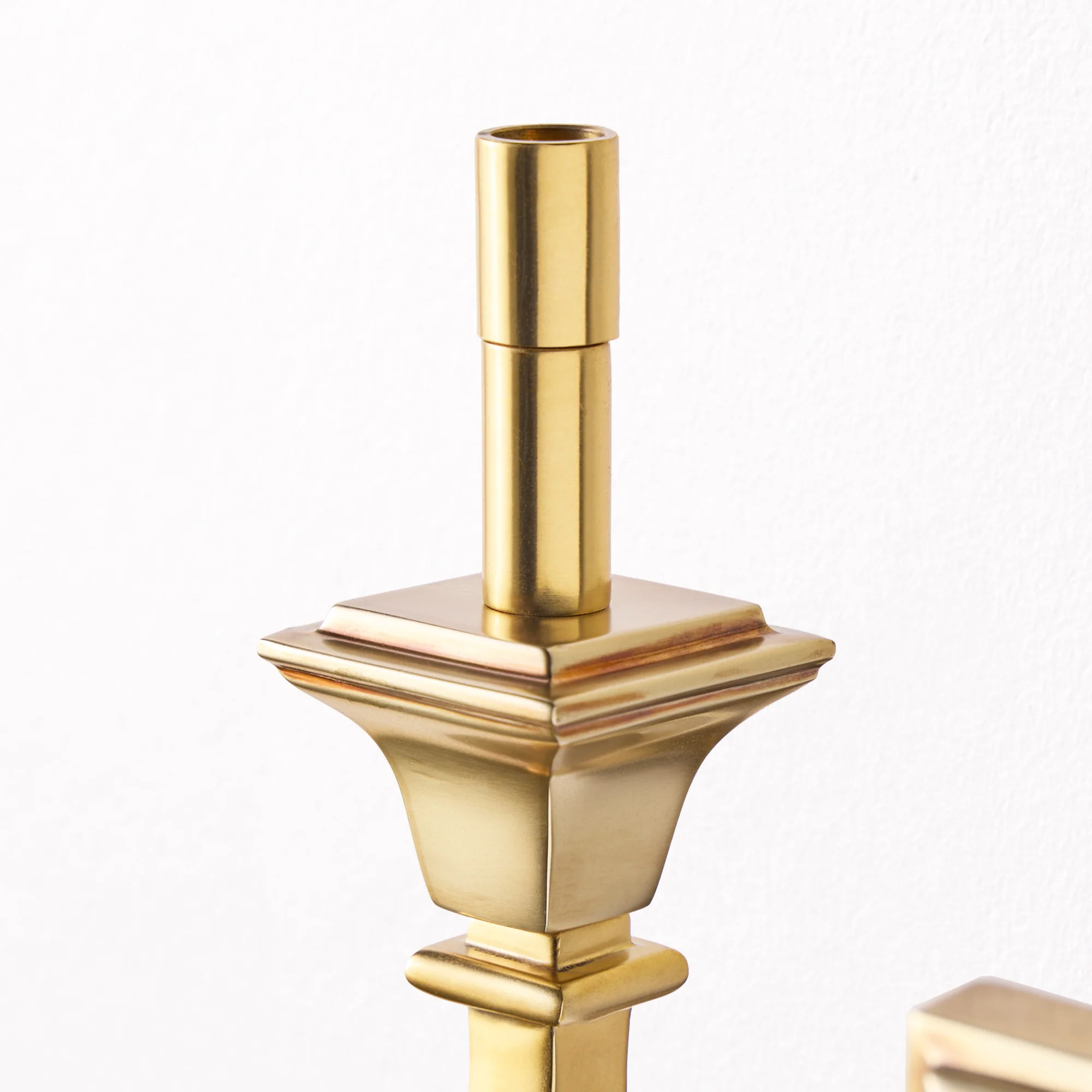 Edmund rechargeable wall fitting in brass - Image 4