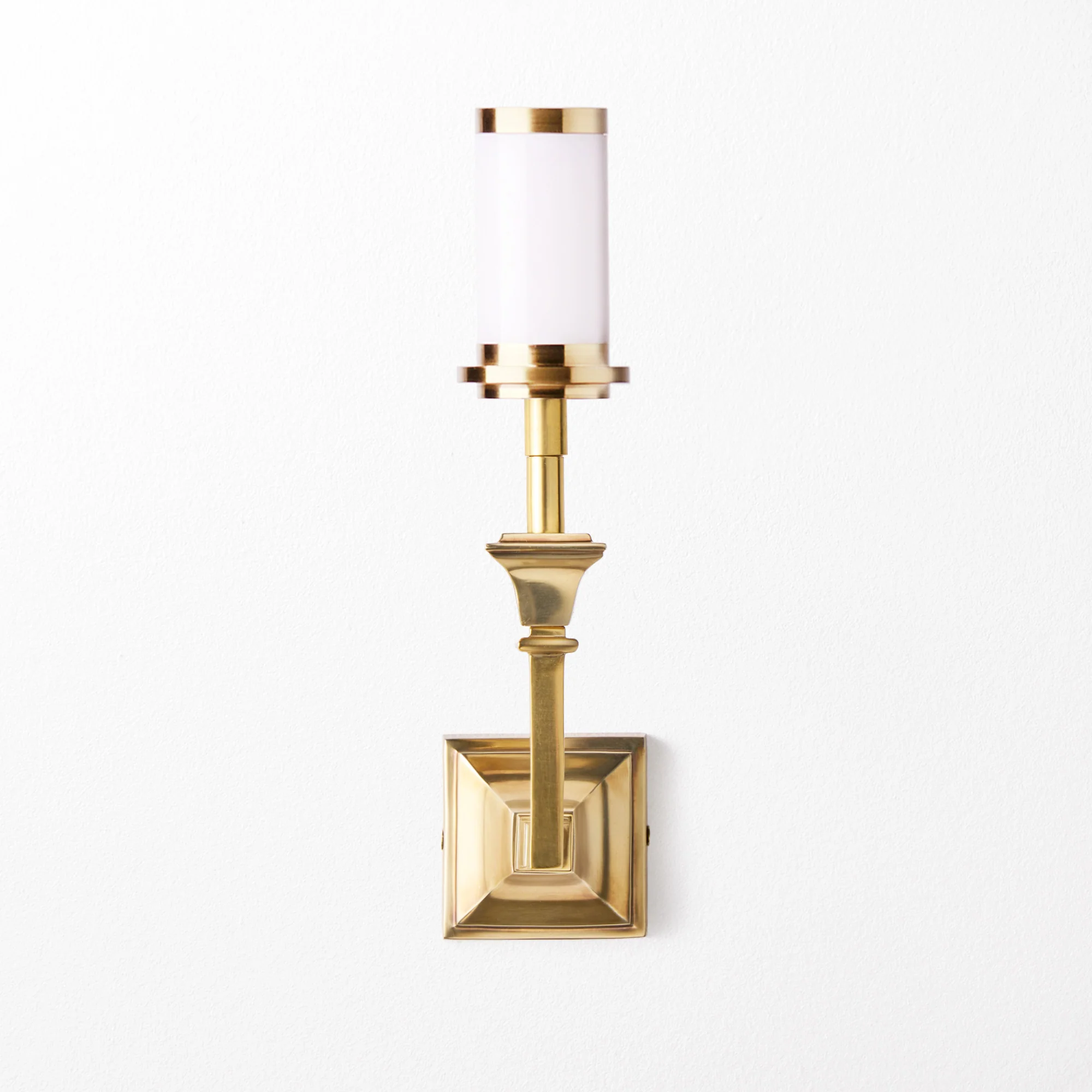 Edmund rechargeable wall fitting in brass - Image 6