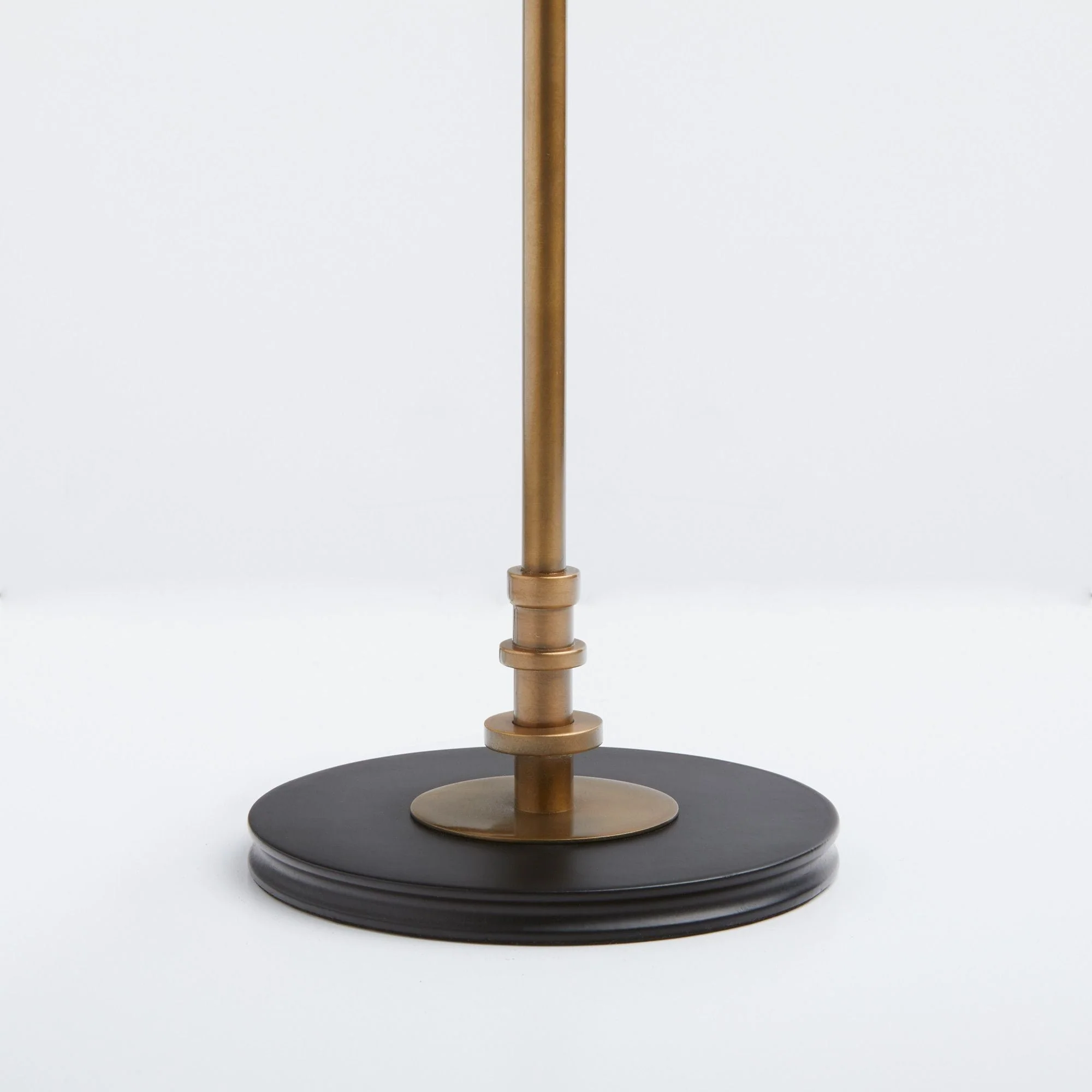 Elona table lamp in brass with a black iron base - Image 4