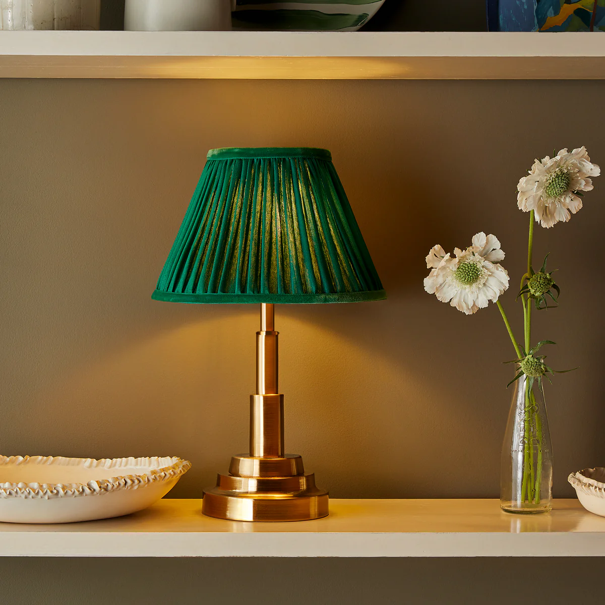 Ernest rechargeable table lamp with an antiqued brass finish - Image 16