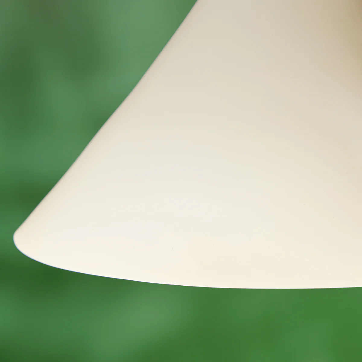 Fitz pendant in off white and brass - Image 4