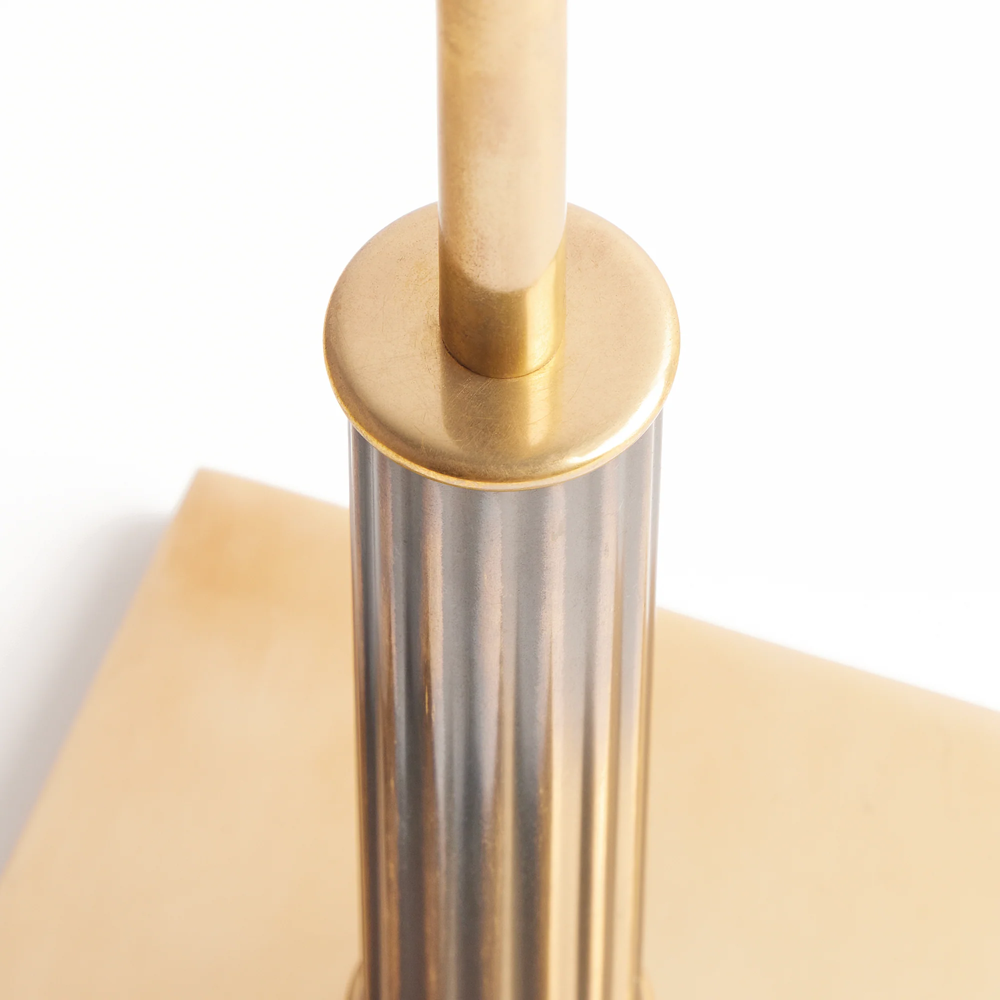 Fitzroy rechargeable table lamp in brass and bronze - Image 10