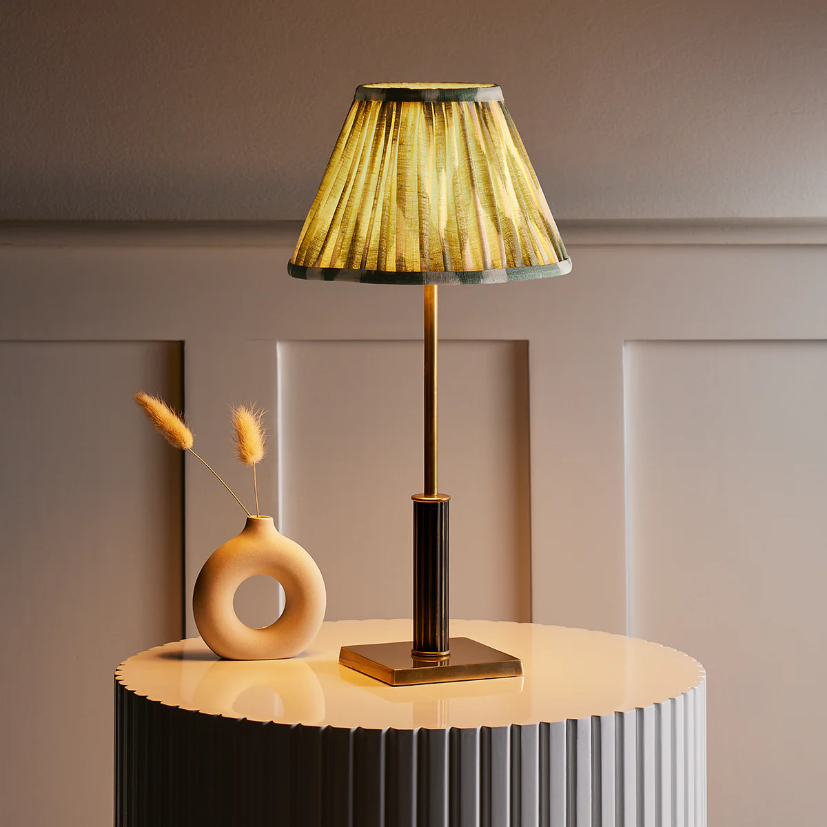 Fitzroy rechargeable table lamp in brass and bronze - Image 5
