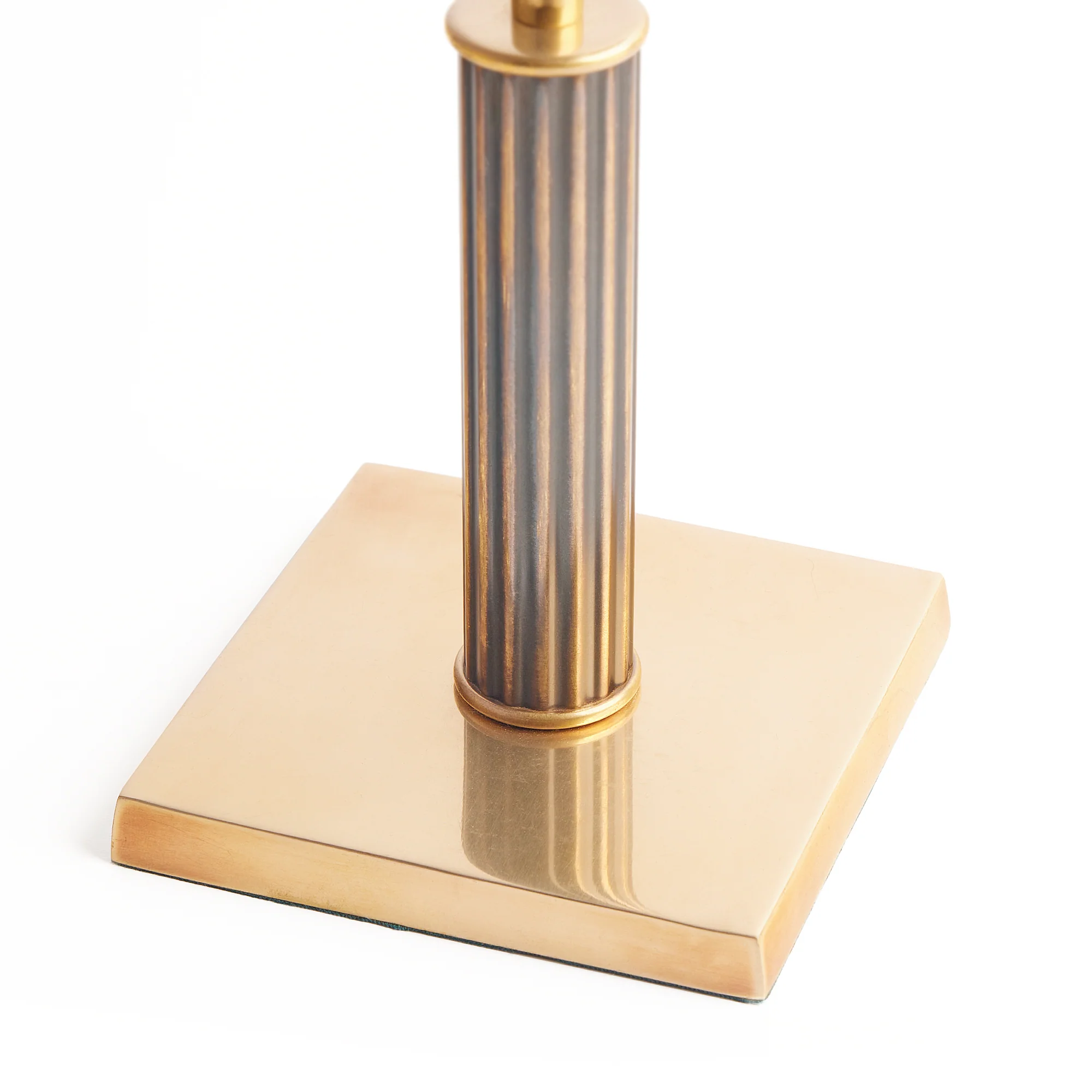 Fitzroy rechargeable table lamp in brass and bronze - Image 8