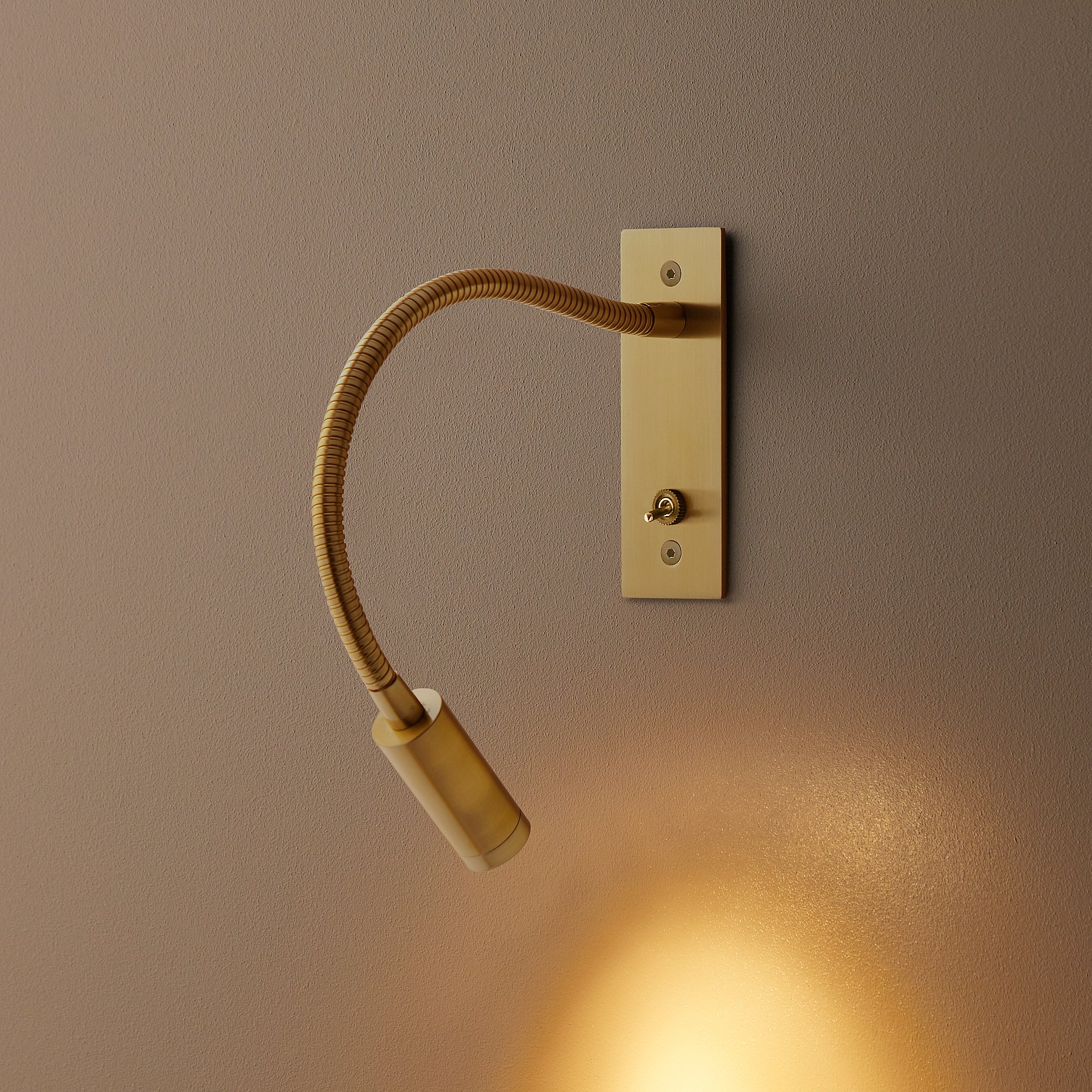 Flex wall light in antique brass finish - Image 2