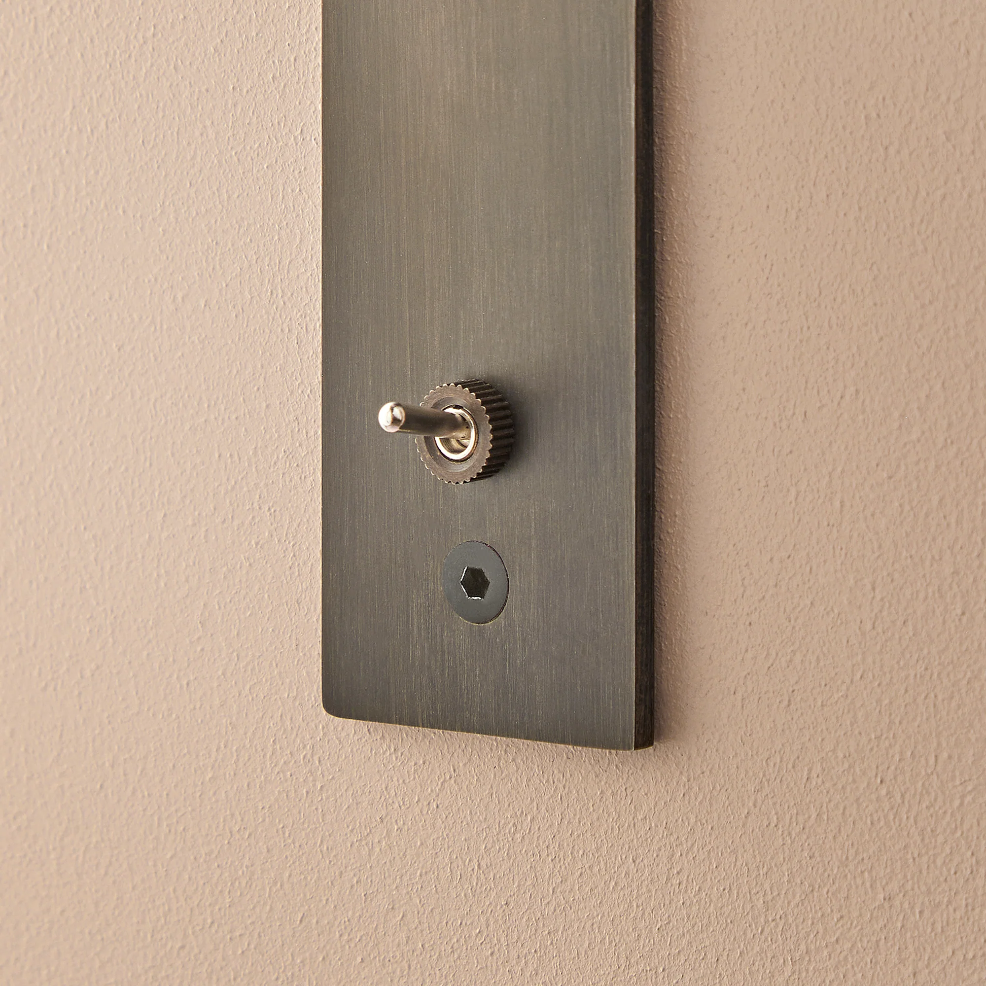 Flex wall light in bronze finish - Image 3