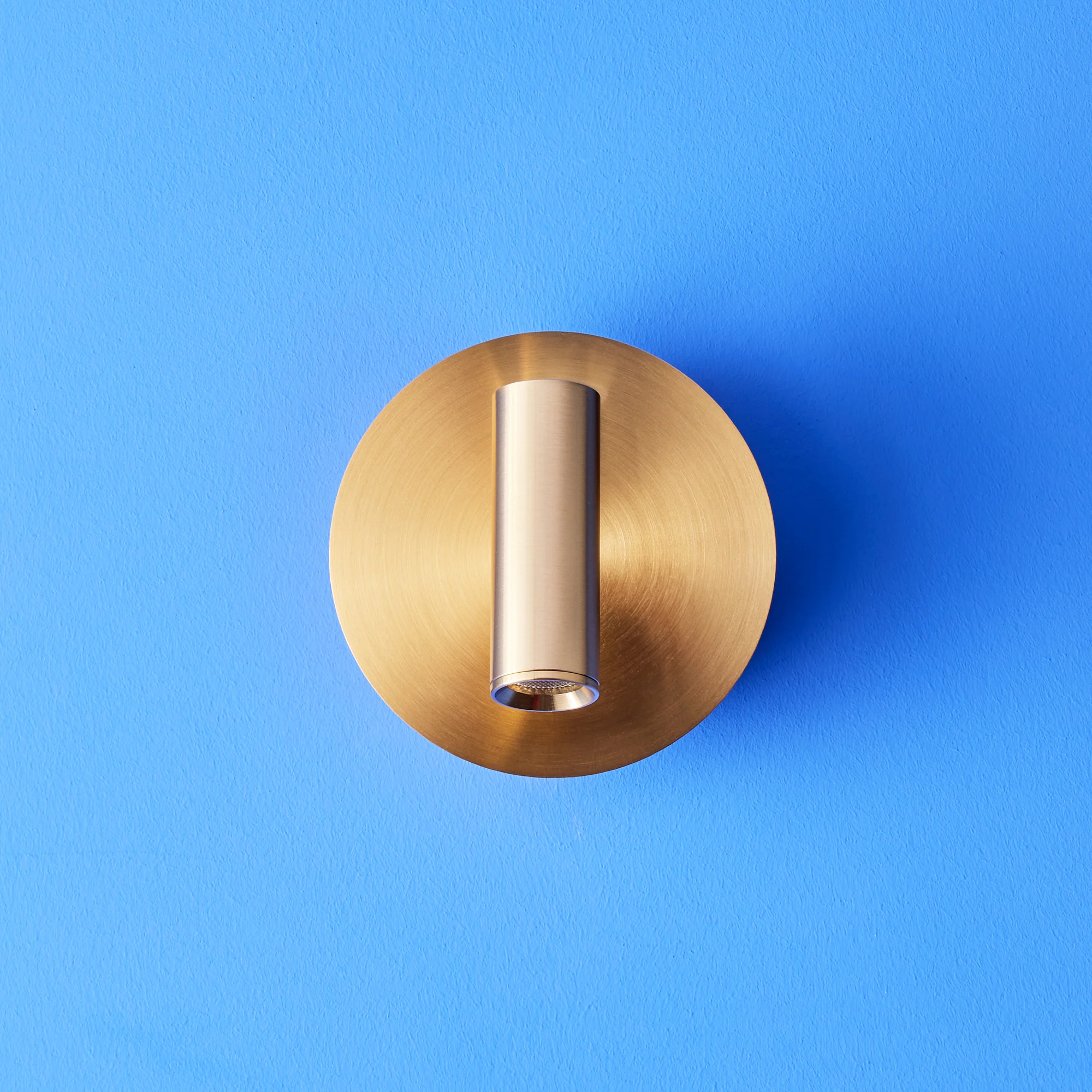 Focus rechargeable wall light in antique brass - Image 10